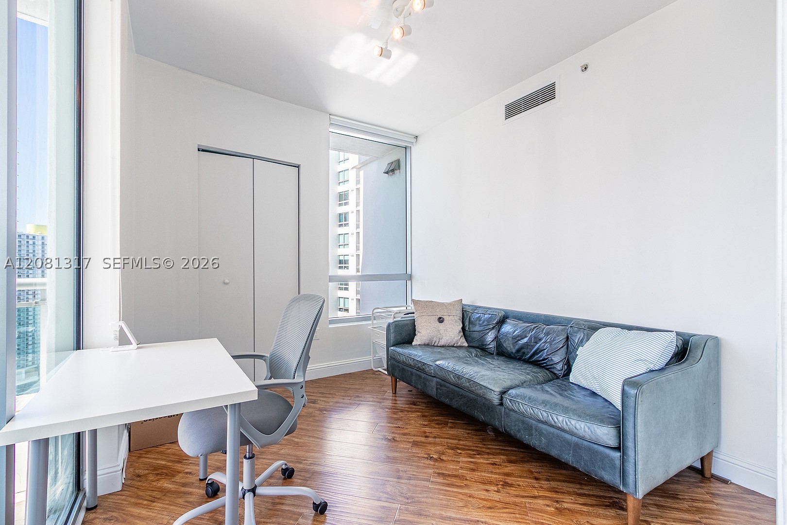 350 S Miami Ave #3914, Miami FL 33130