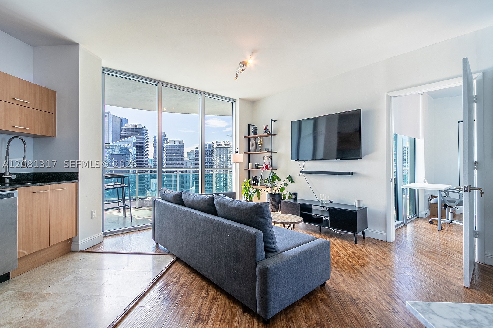 350 S Miami Ave #3914, Miami FL 33130