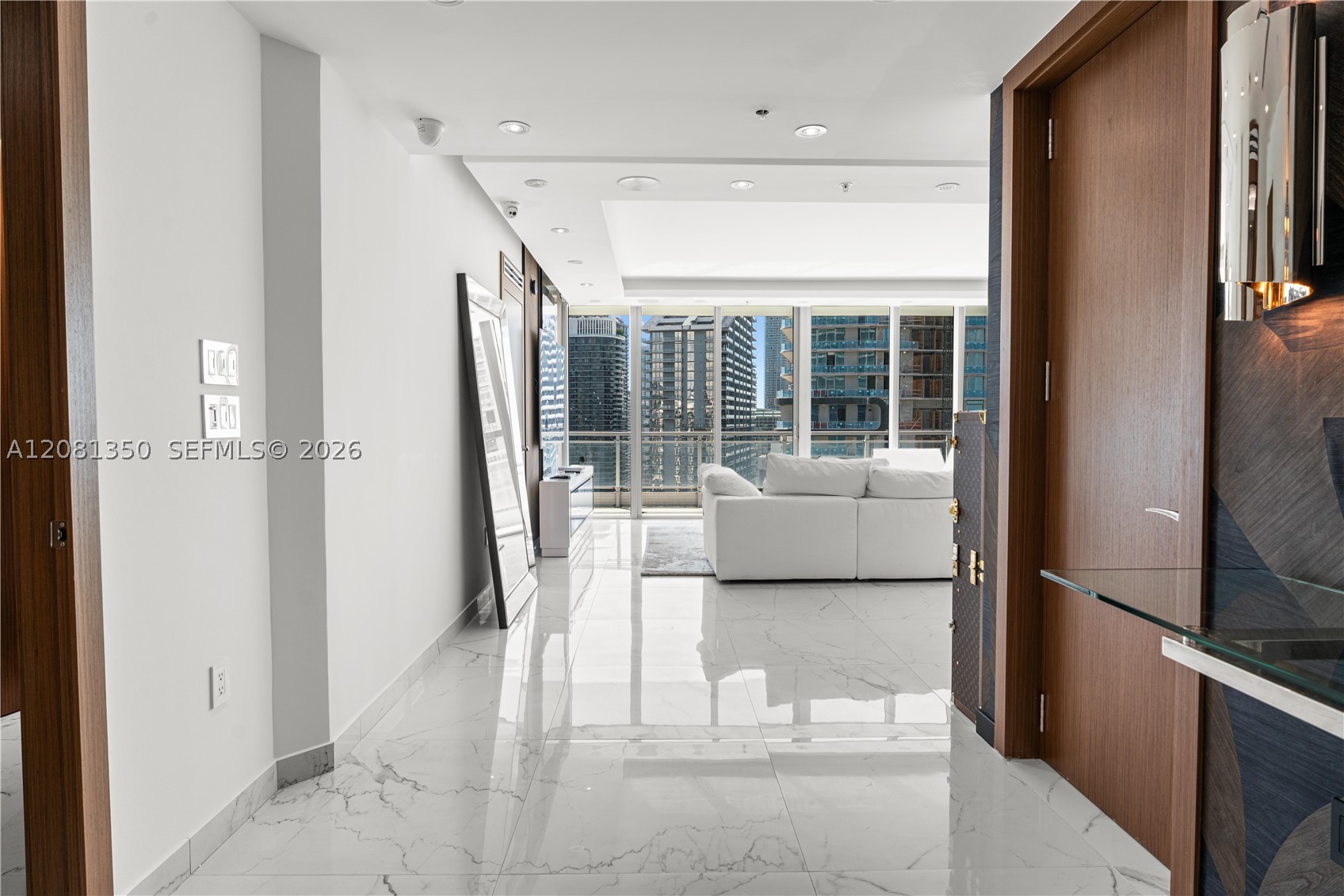 92 SW 3rd St #4003-04, Miami FL 33130