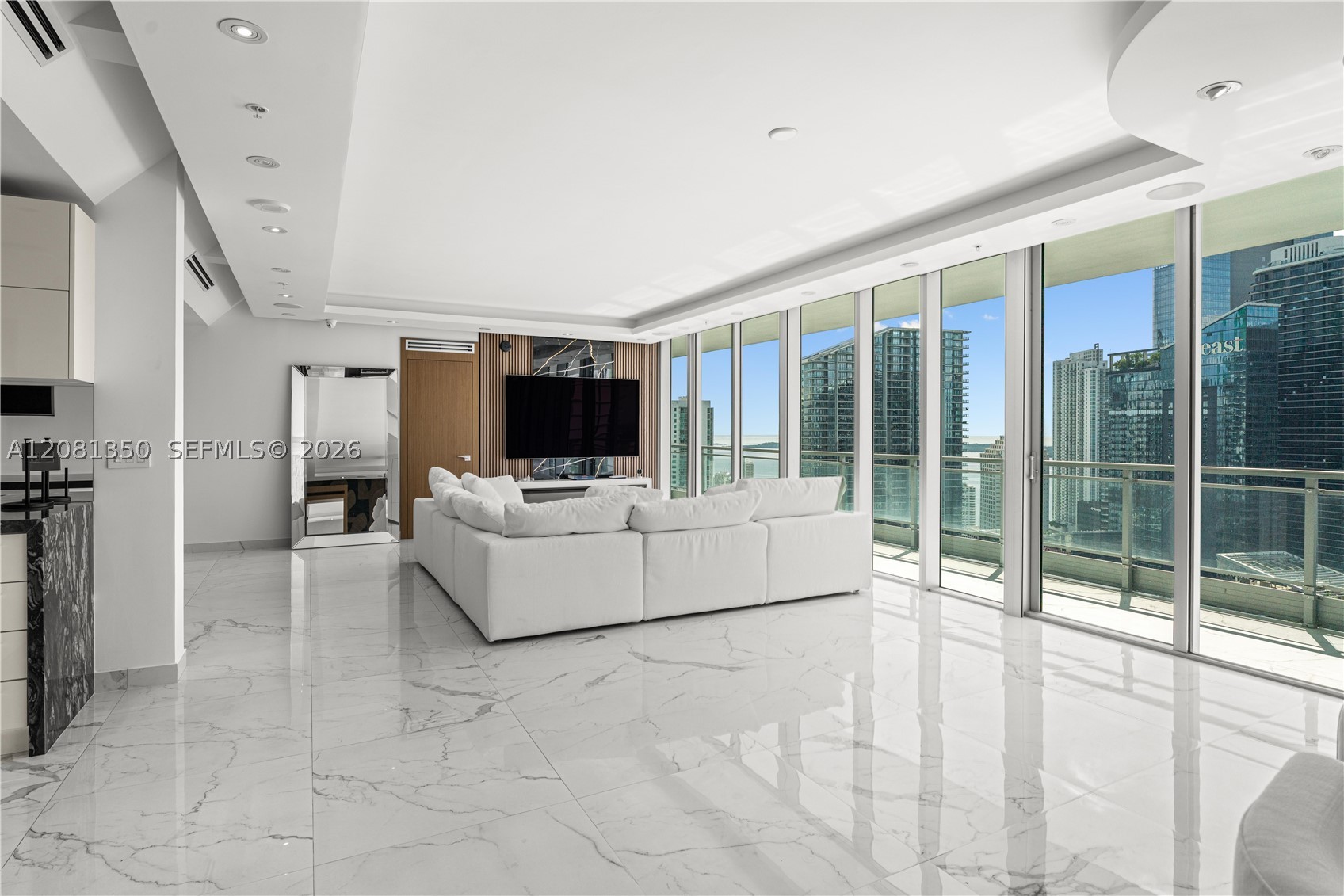 92 SW 3rd St #4003-04, Miami FL 33130