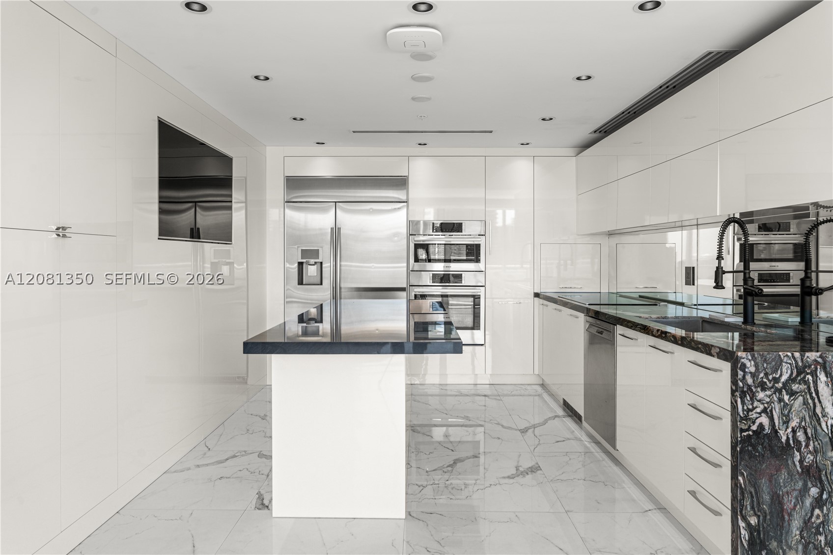 92 SW 3rd St #4003-04, Miami FL 33130