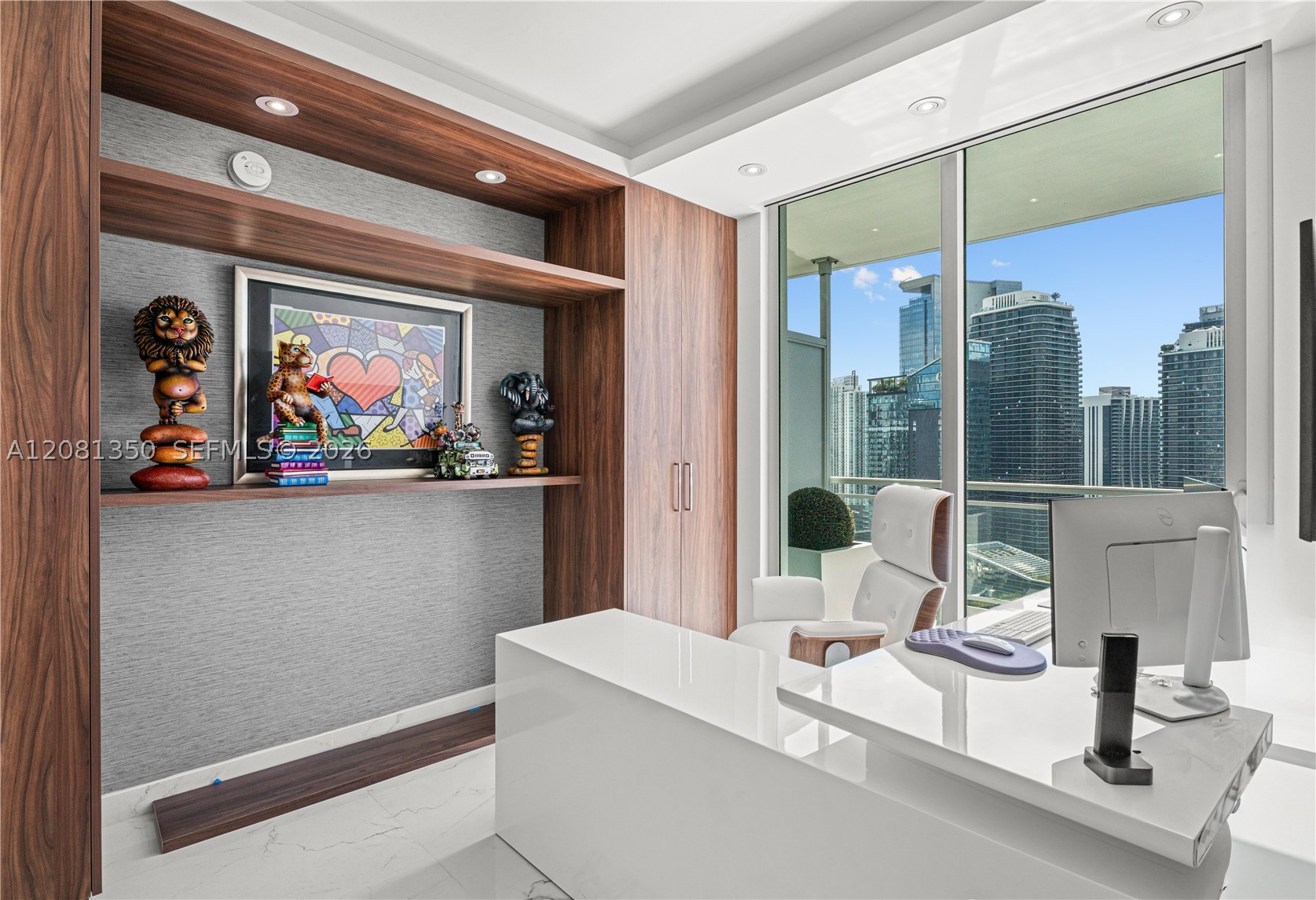 92 SW 3rd St #4003-04, Miami FL 33130