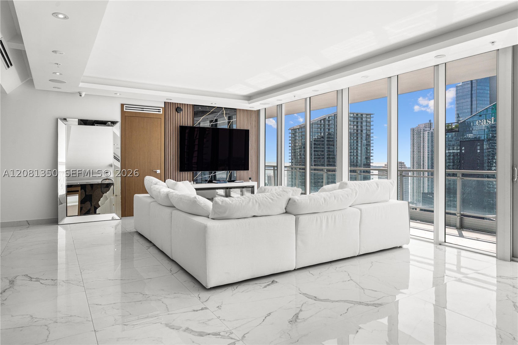 92 SW 3rd St #4003-04, Miami FL 33130