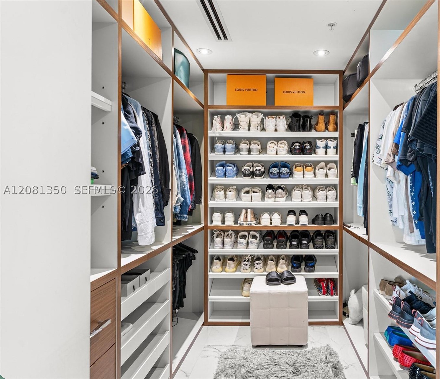 92 SW 3rd St #4003-04, Miami FL 33130