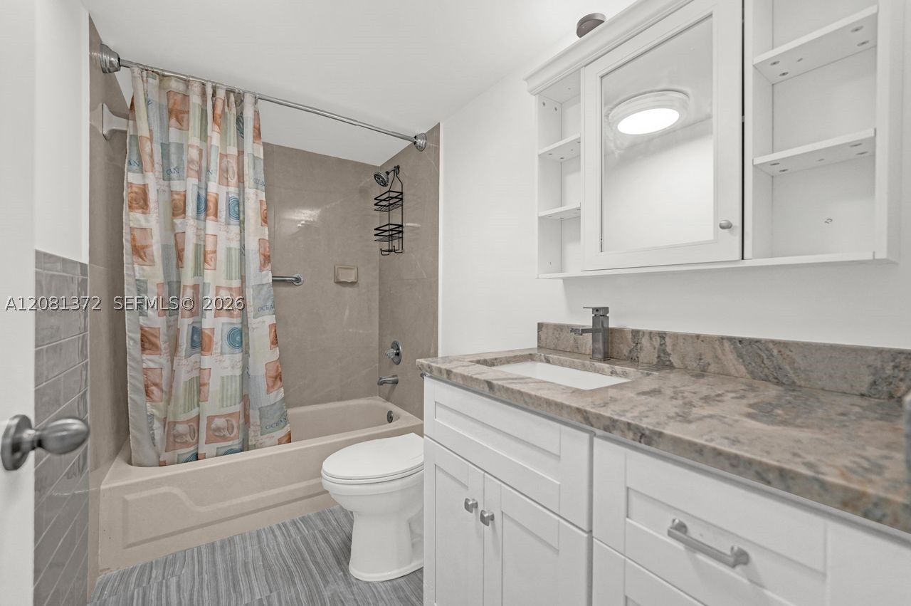 170 SE 5th Ave #405, Dania Beach FL 33004