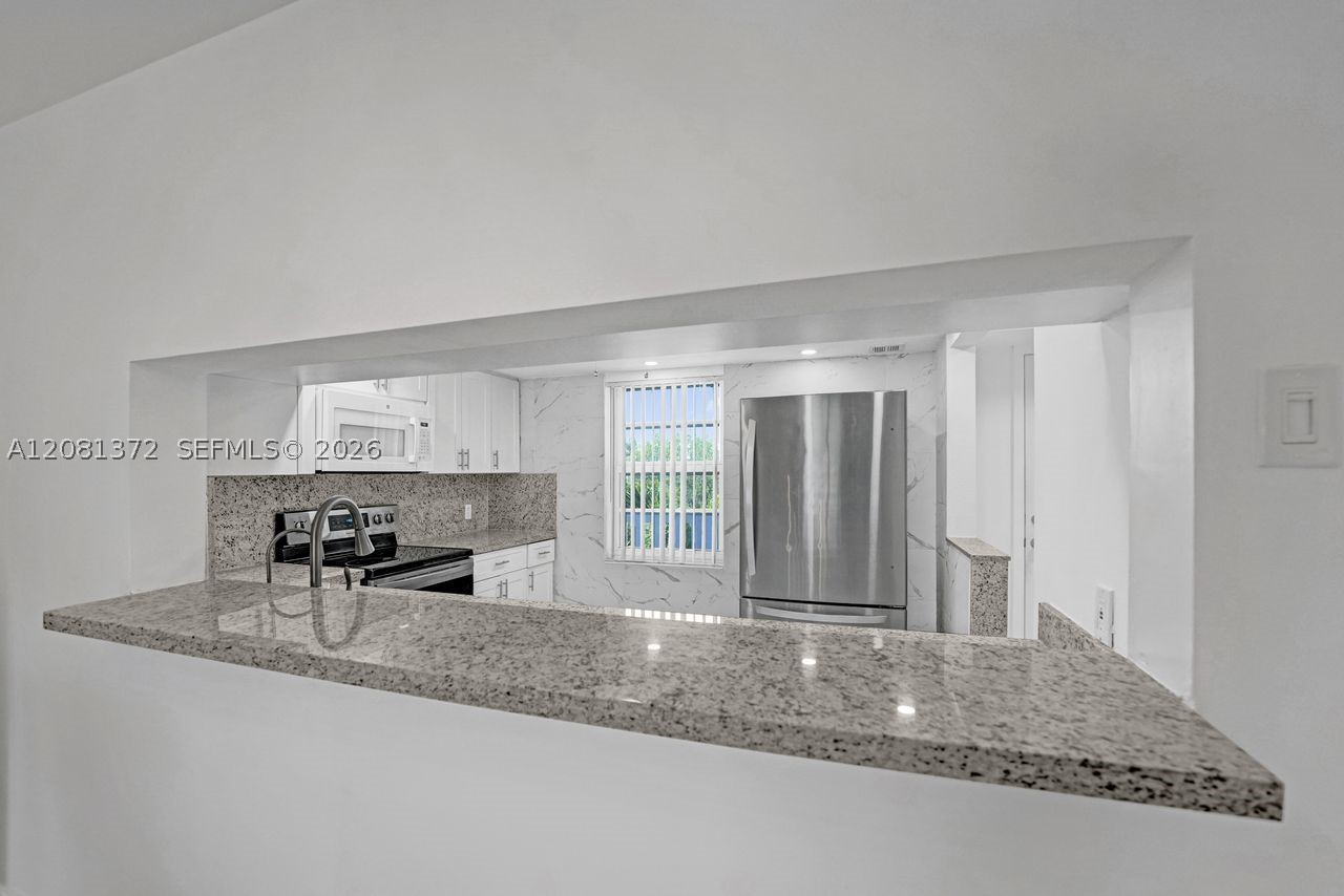 170 SE 5th Ave #405, Dania Beach FL 33004