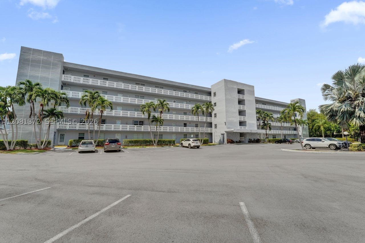 170 SE 5th Ave #405, Dania Beach FL 33004