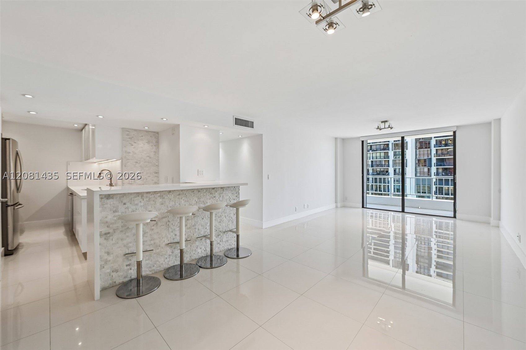 200 SE 15th Rd #9I, Miami FL 33129