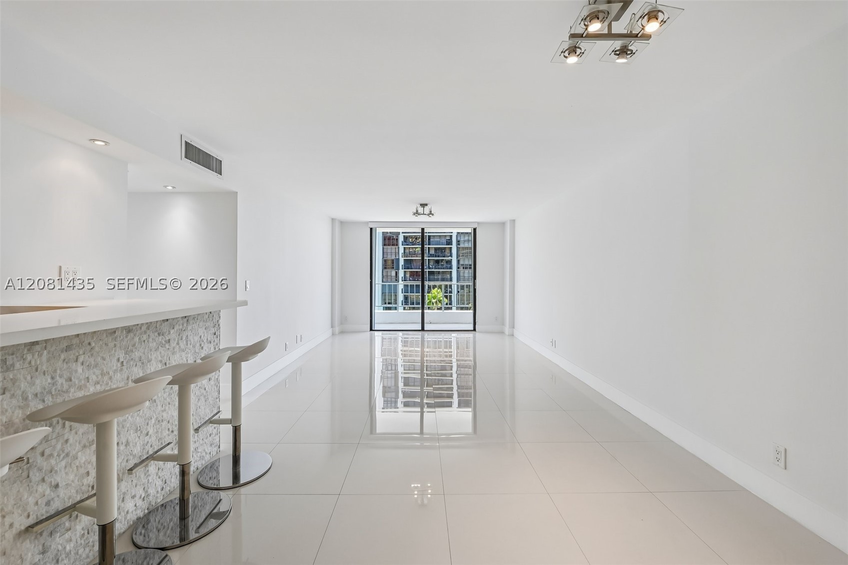 200 SE 15th Rd #9I, Miami FL 33129