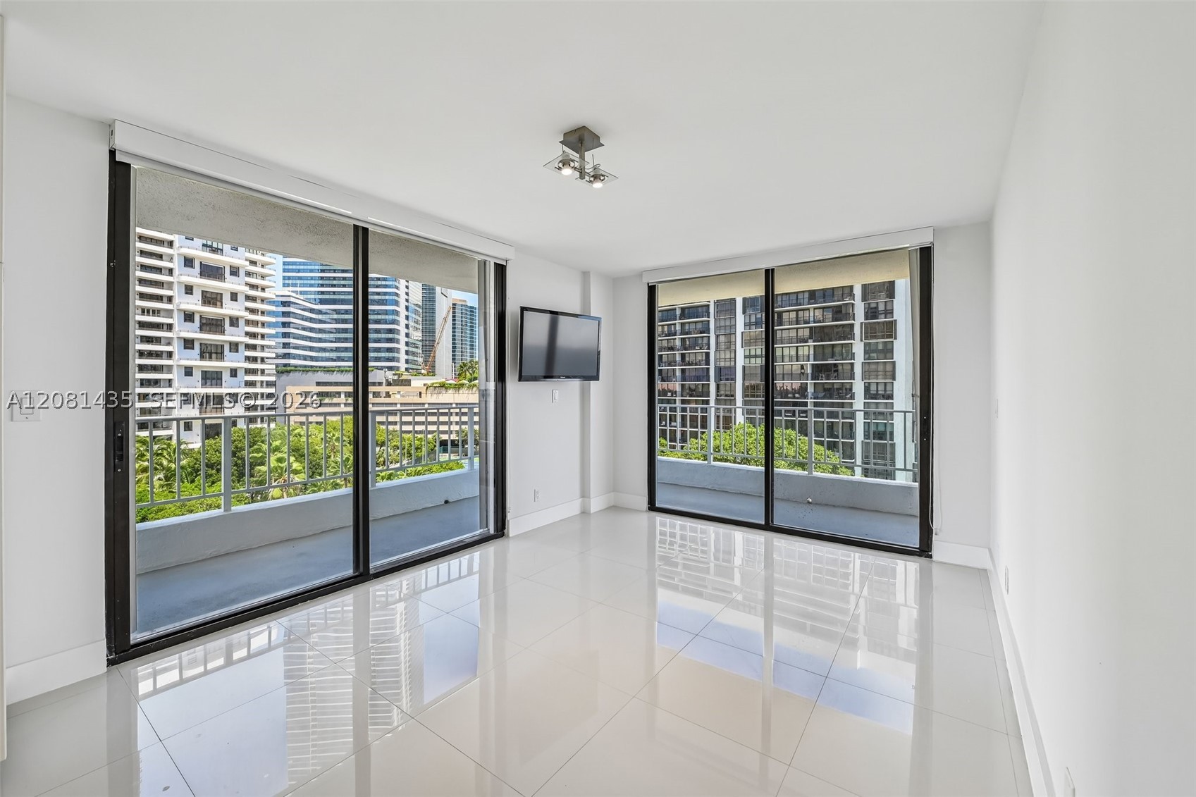 200 SE 15th Rd #9I, Miami FL 33129