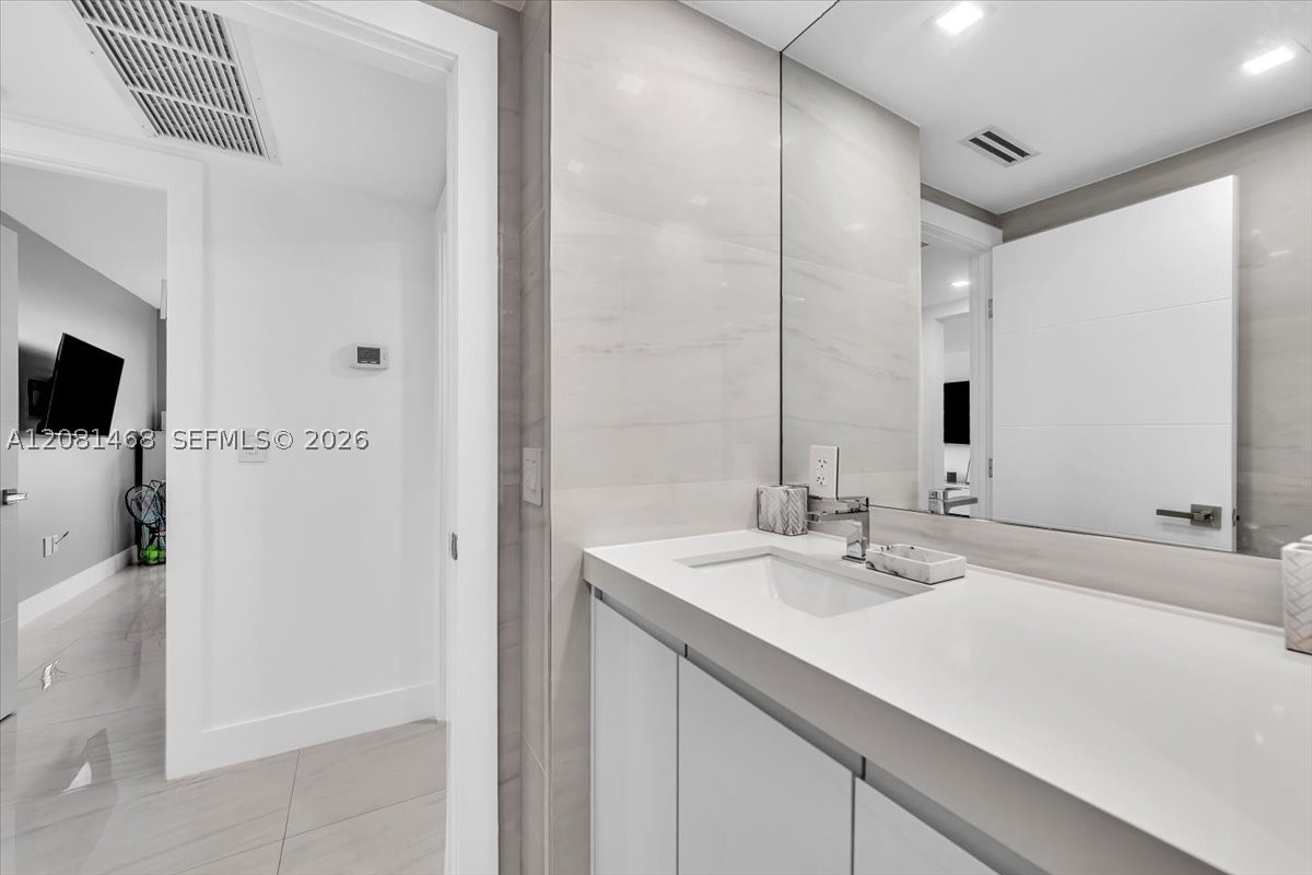 9801 Collins Ave #5U, Bal Harbour FL 33154