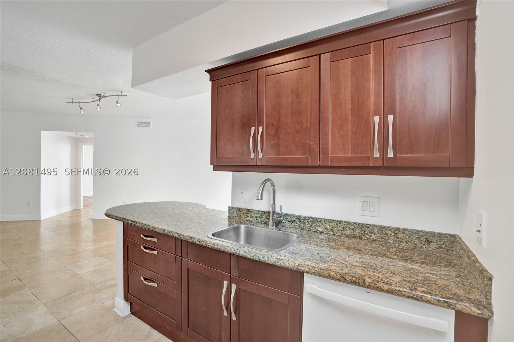 7275 SW 90th St #C410, Miami FL 33156