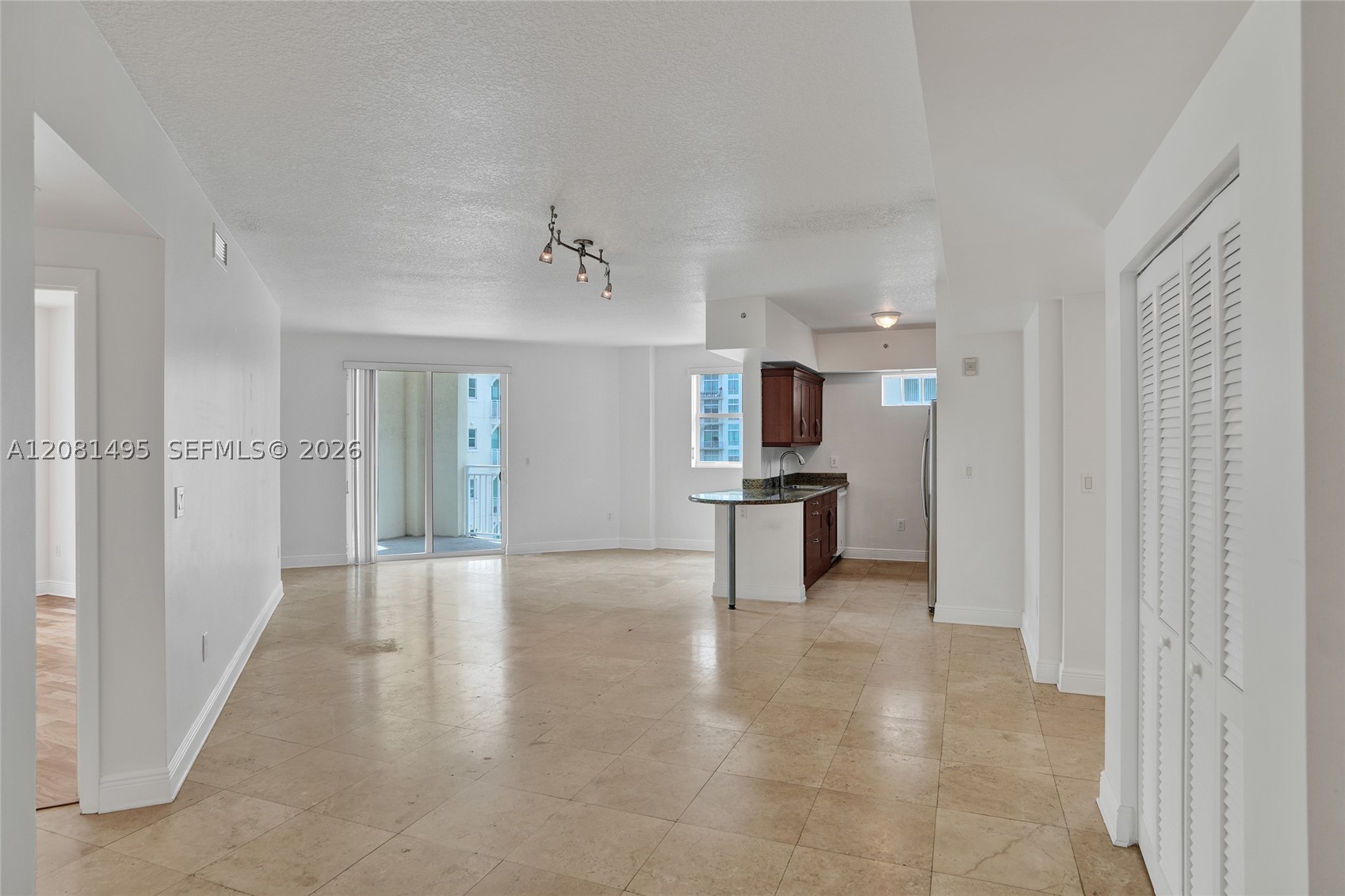 7275 SW 90th St #C410, Miami FL 33156