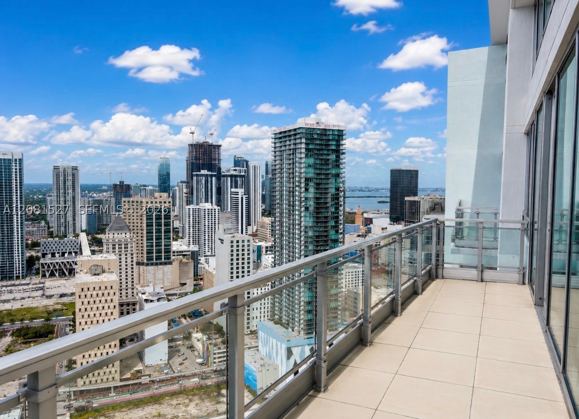 90 SW 3rd St #PH08, Miami FL 33130