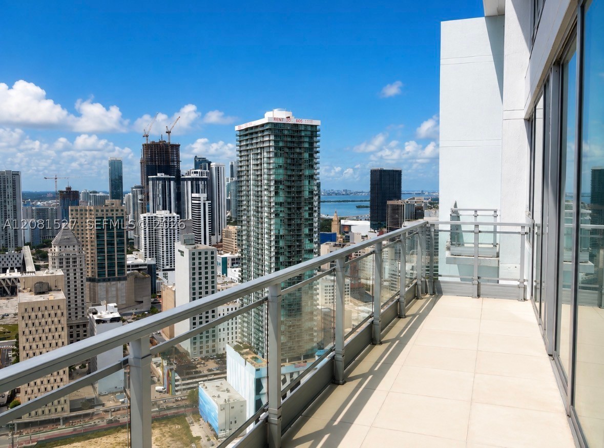 90 SW 3rd St #PH08, Miami FL 33130