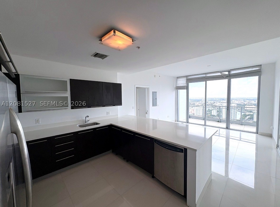 90 SW 3rd St #PH08, Miami FL 33130