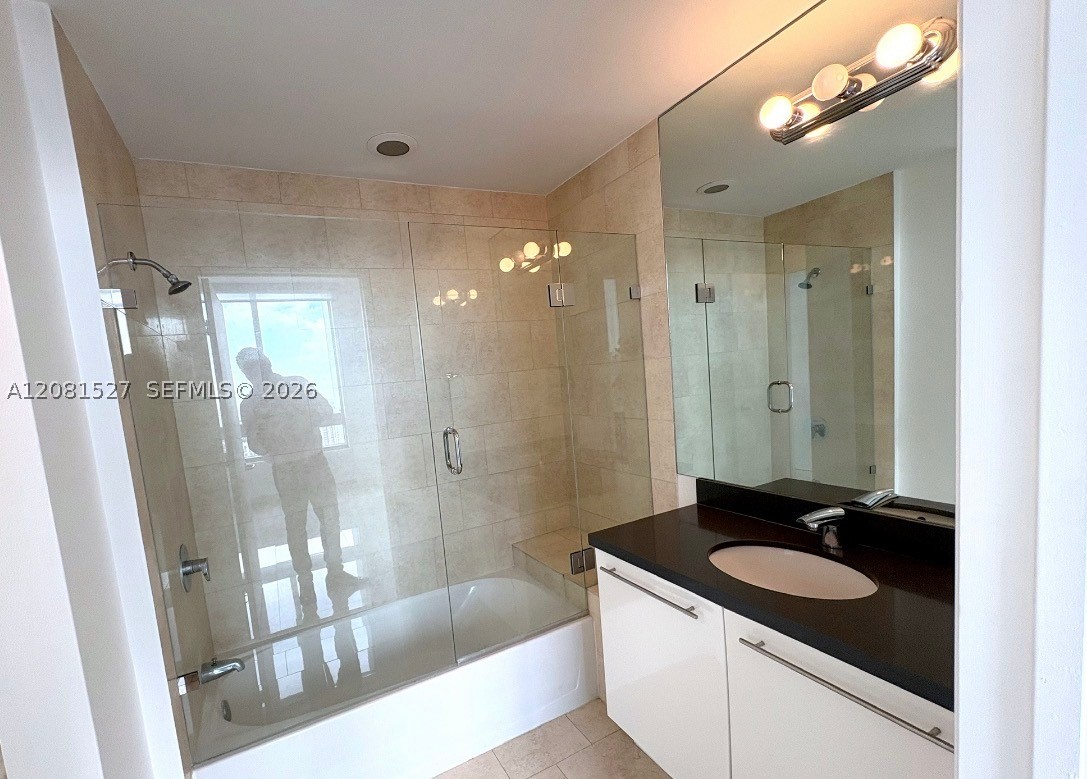 90 SW 3rd St #PH08, Miami FL 33130