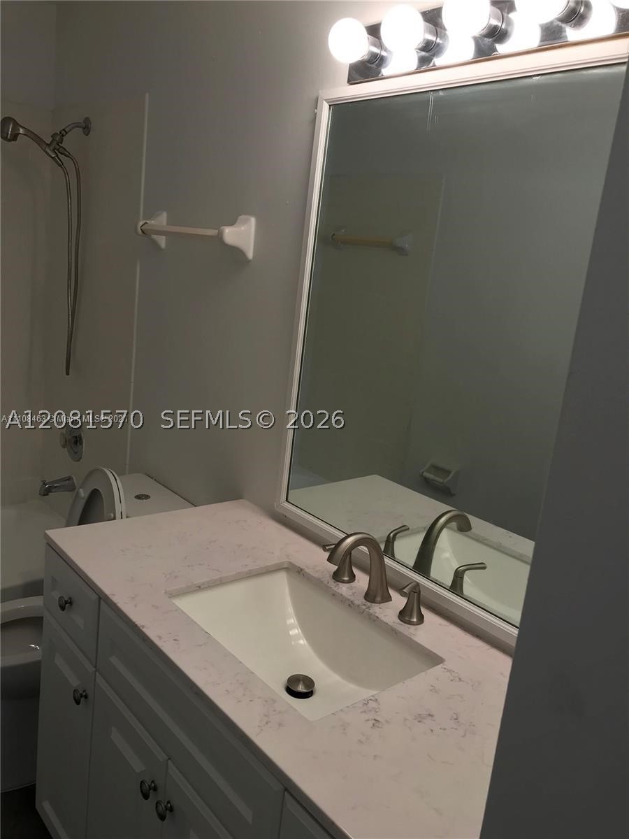 3437 NW 44th St #204, Oakland Park FL 33309
