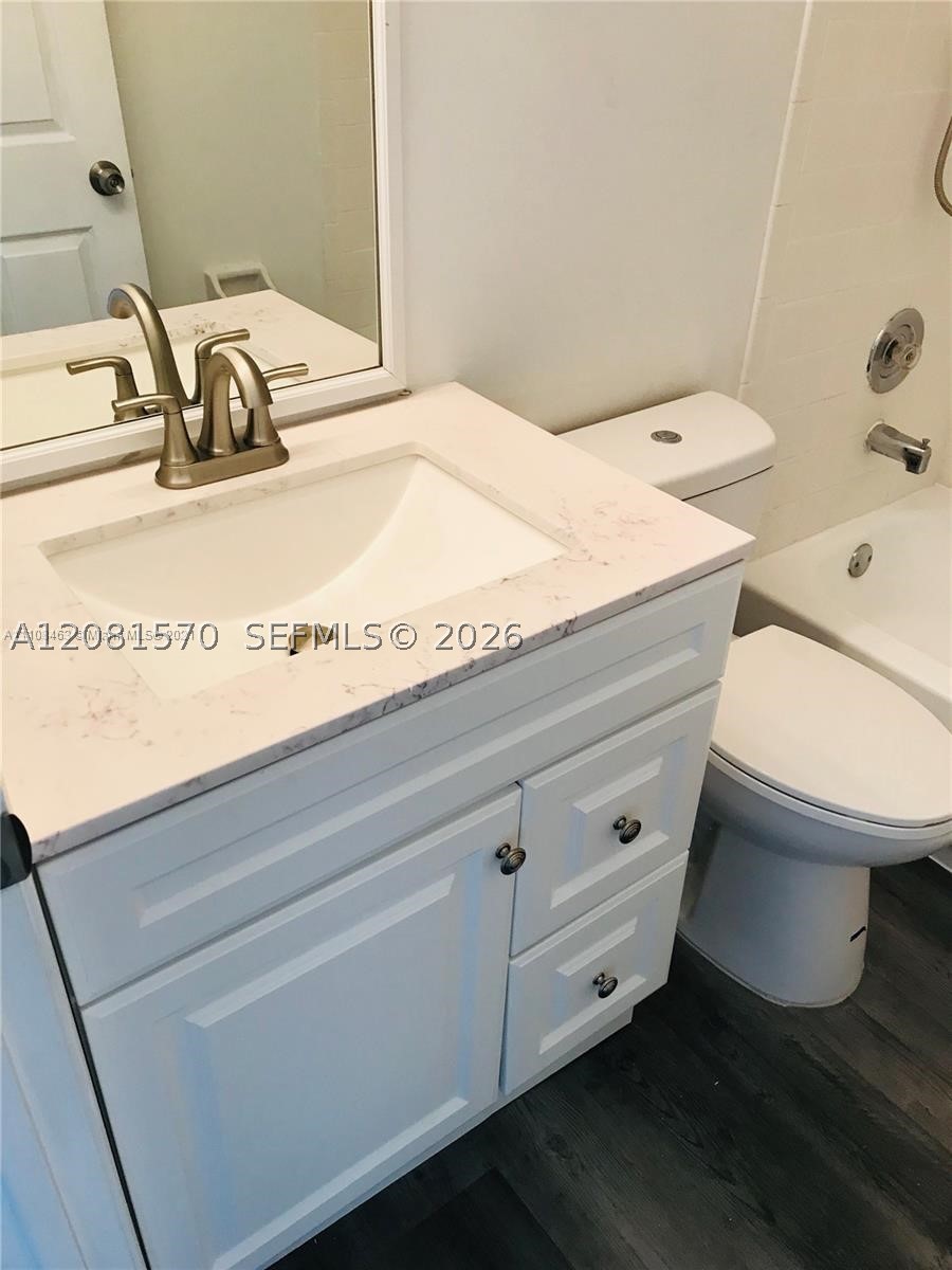 3437 NW 44th St #204, Oakland Park FL 33309