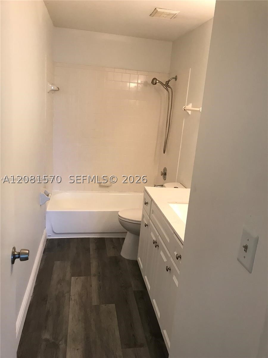 3437 NW 44th St #204, Oakland Park FL 33309