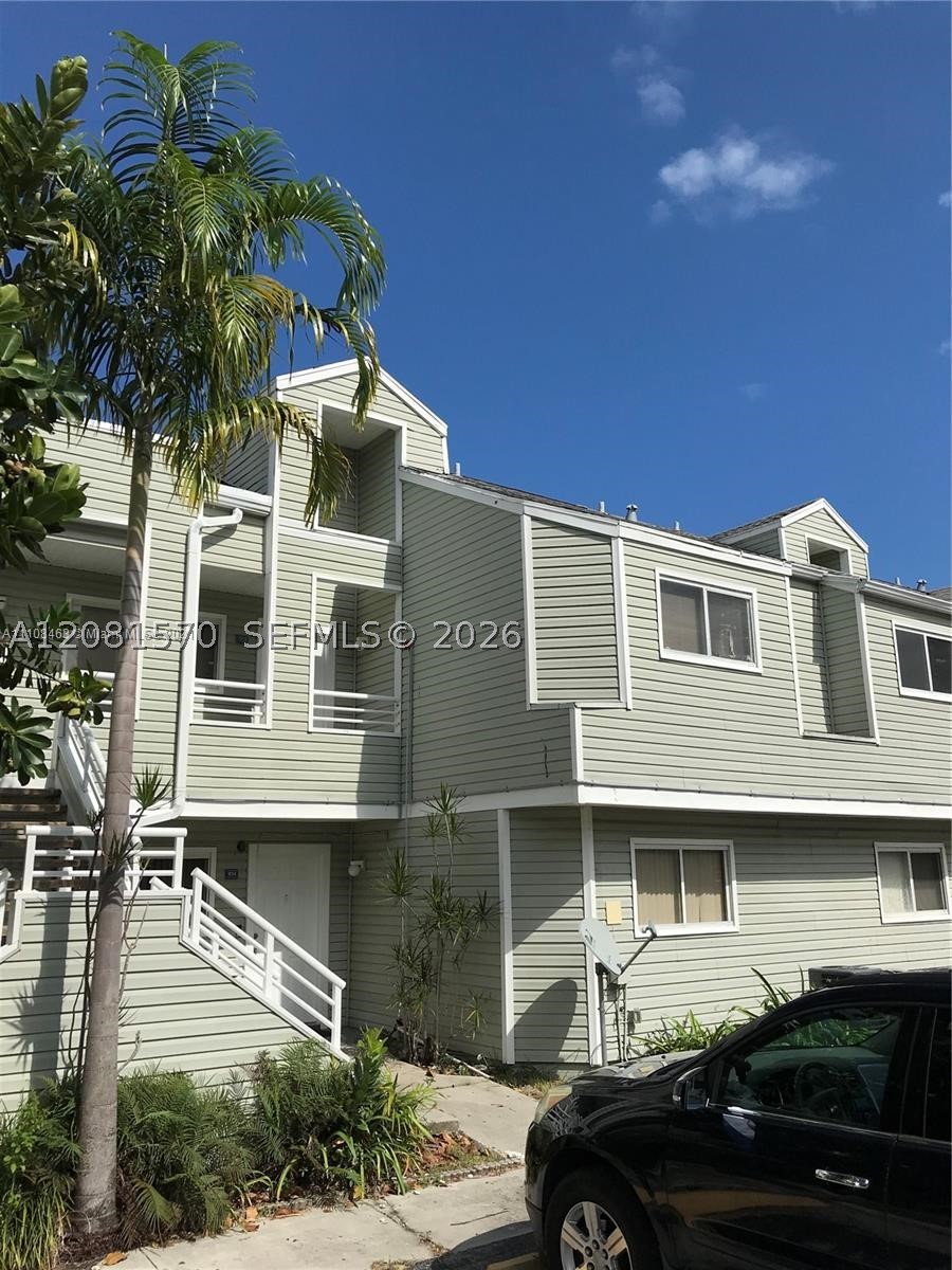 3437 NW 44th St #204, Oakland Park FL 33309