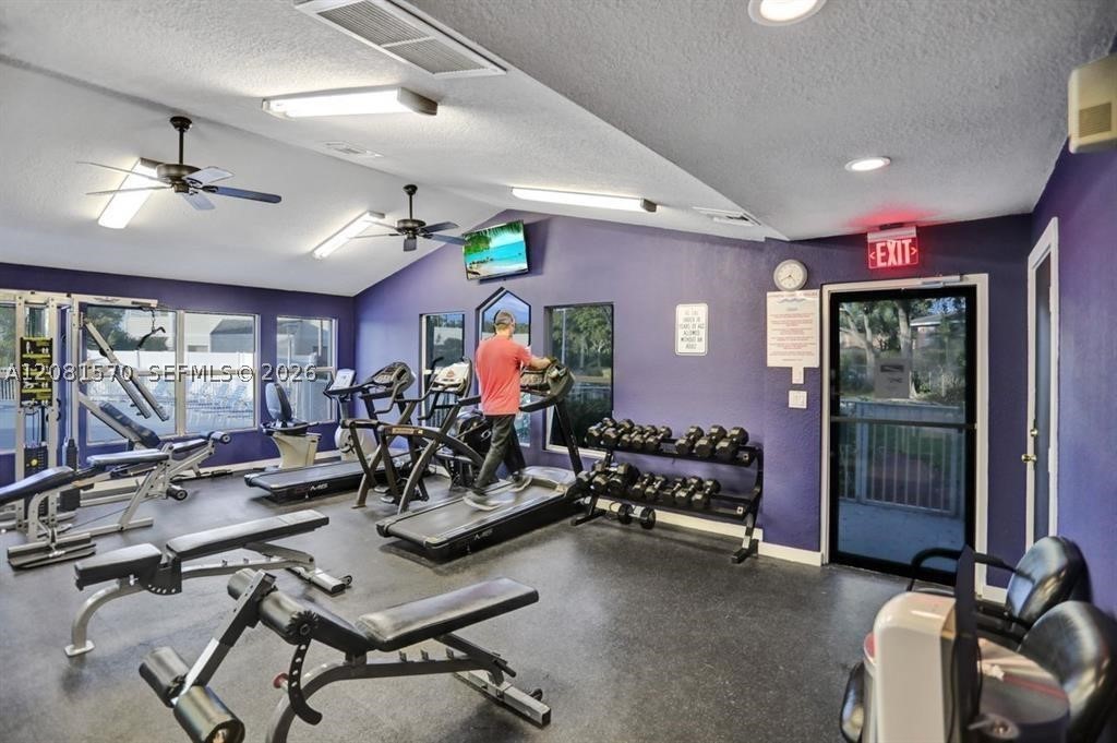 3437 NW 44th St #204, Oakland Park FL 33309