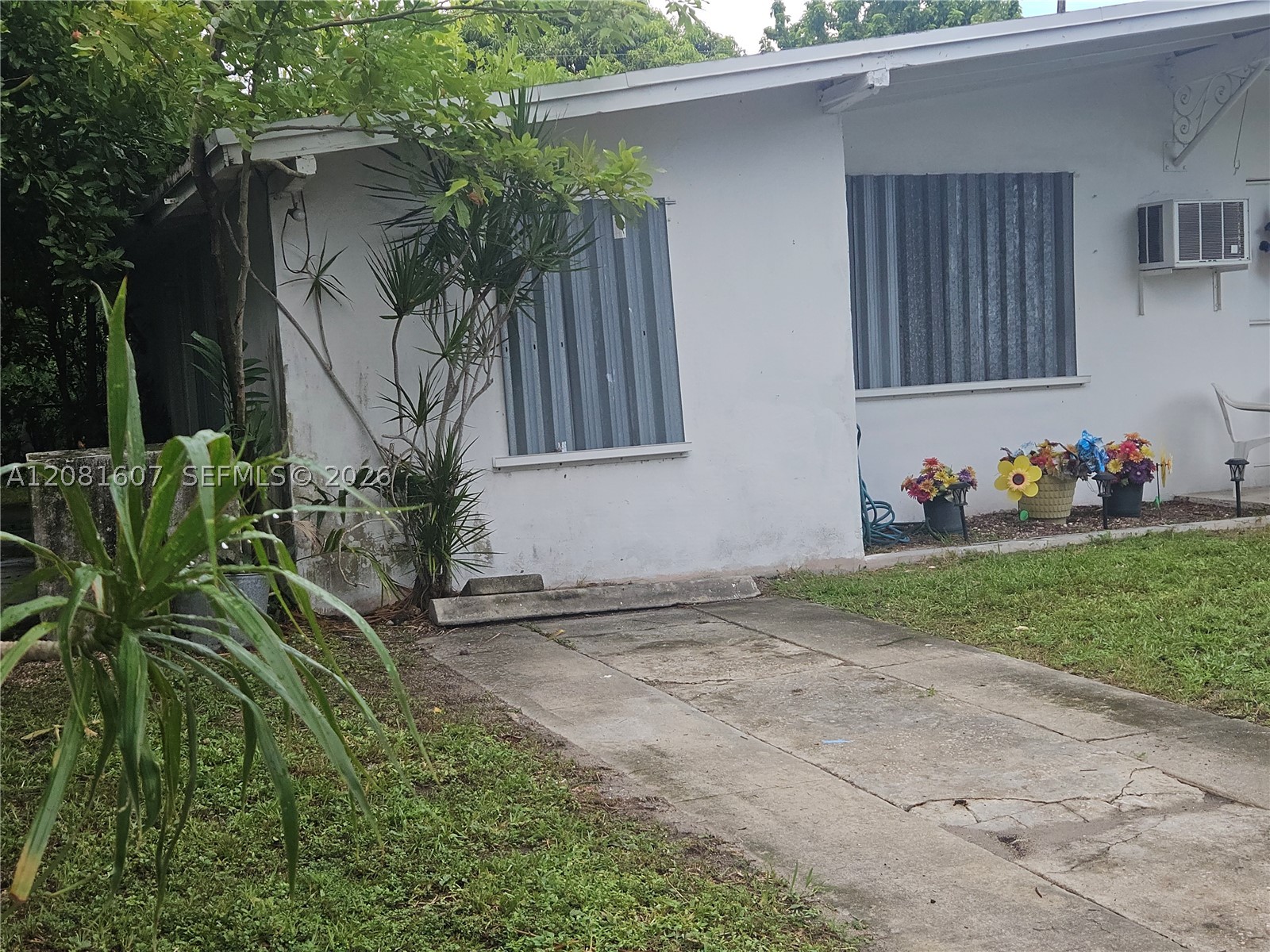 11345 SW 44th St, Miami FL 33165
