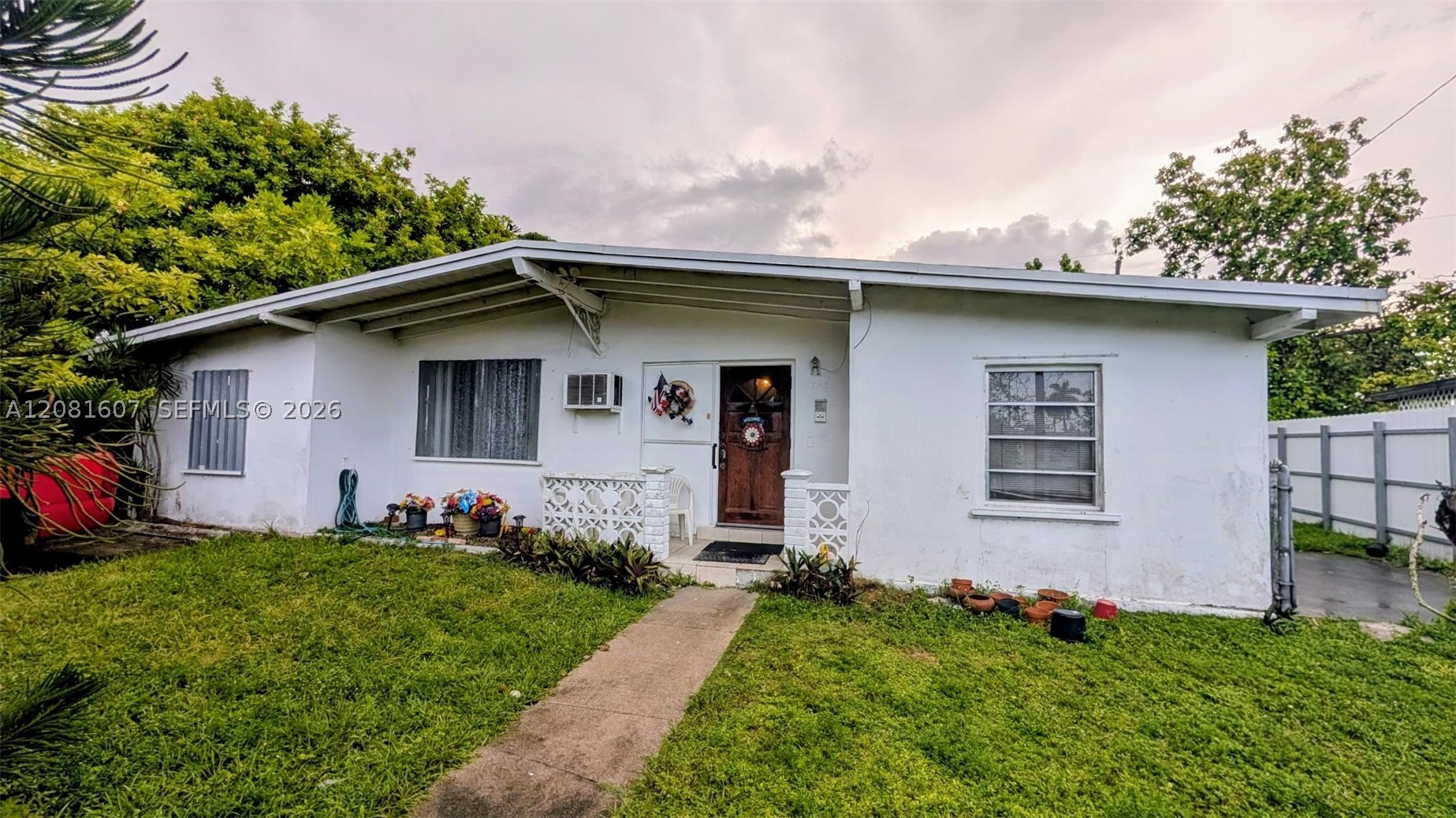 11345 SW 44th St, Miami FL 33165