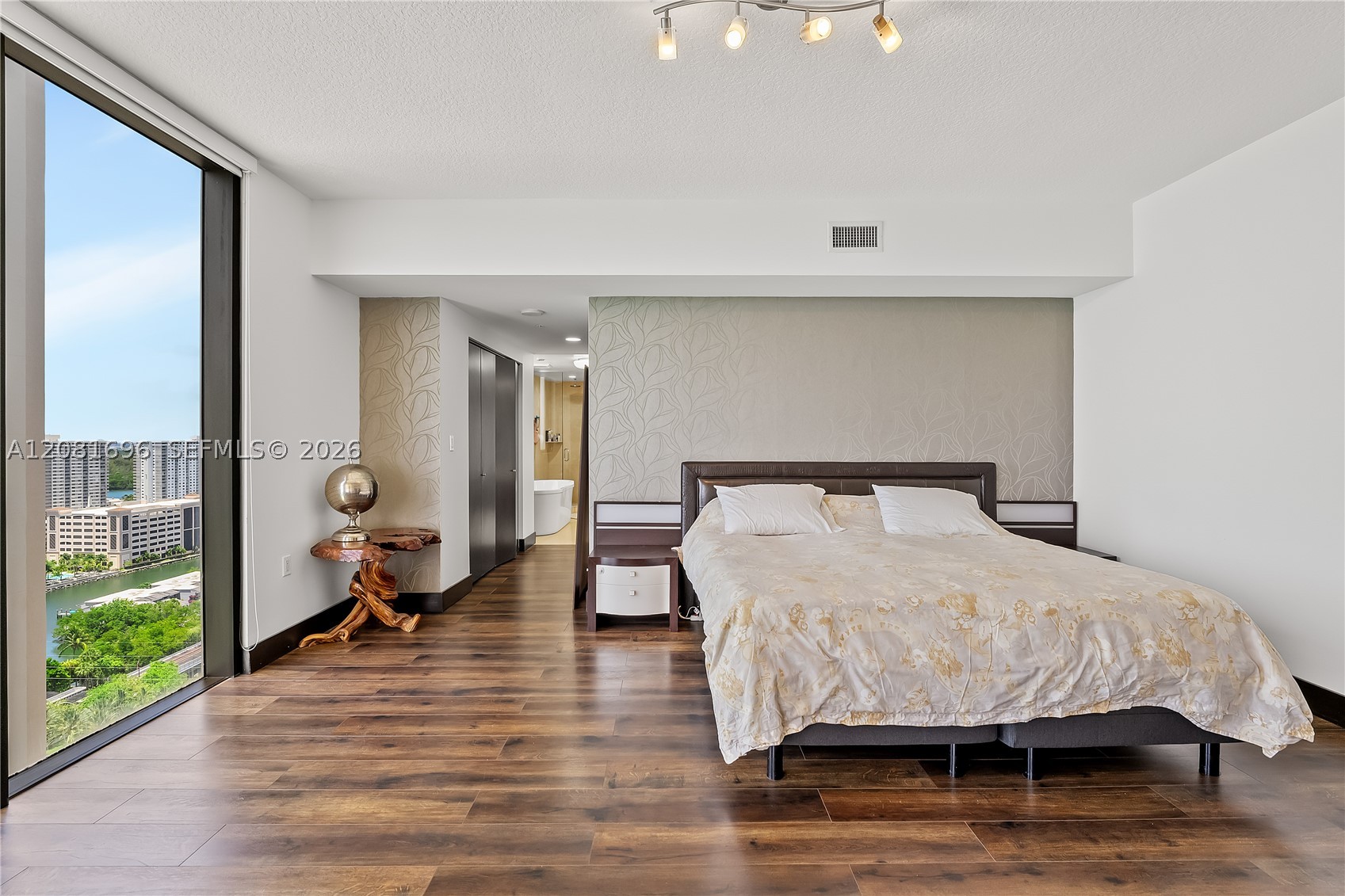 16275 Collins Ave #2101, Sunny Isles Beach FL 33160