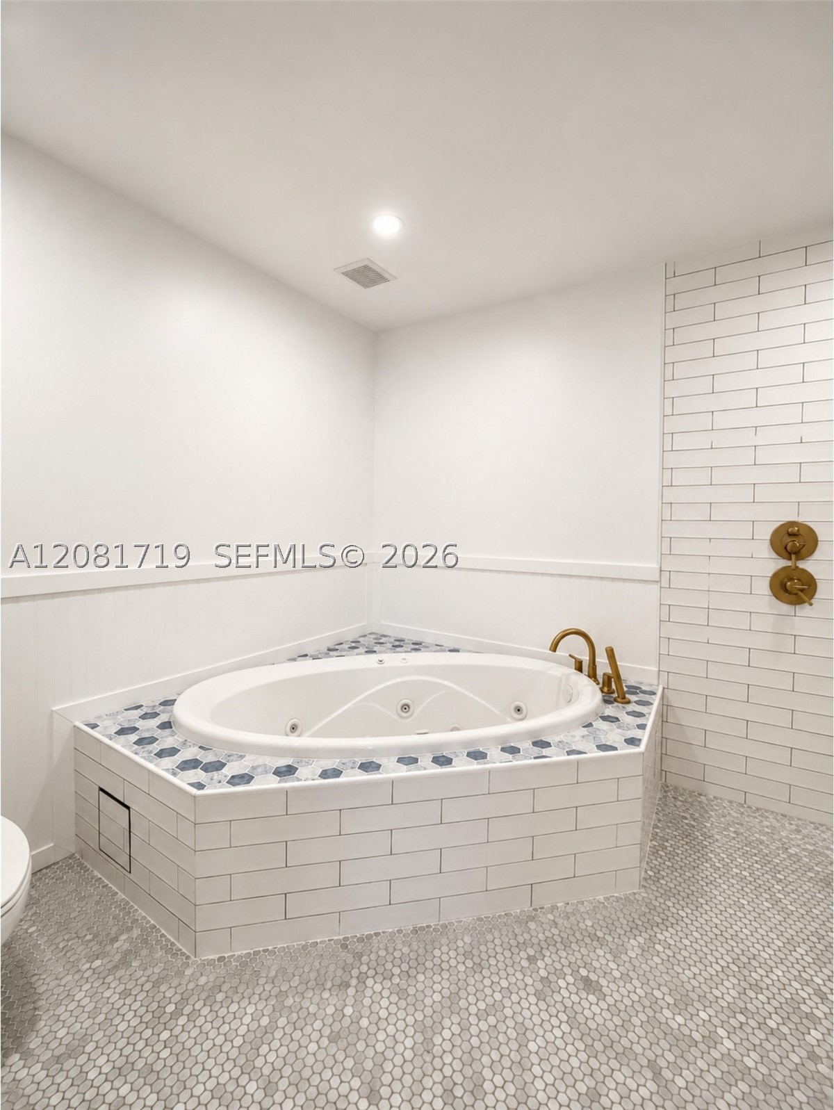 8041 NE Bayshore Ct #8041, Miami FL 33138