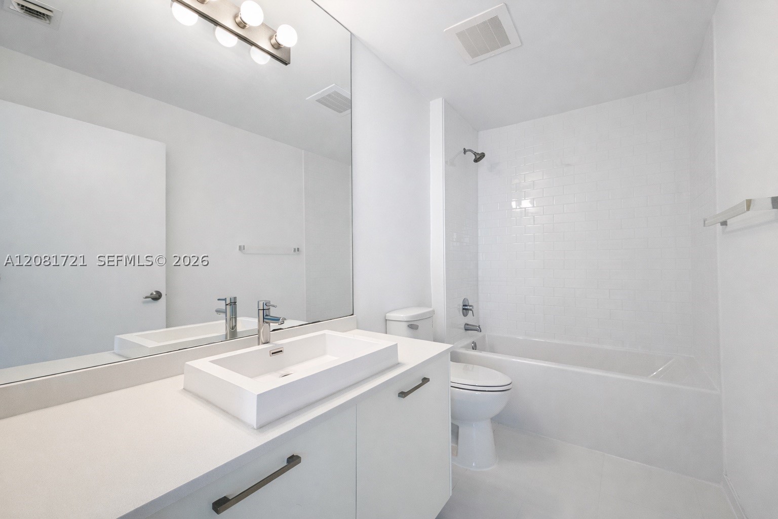 151 SE 1st St #3001, Miami FL 33131