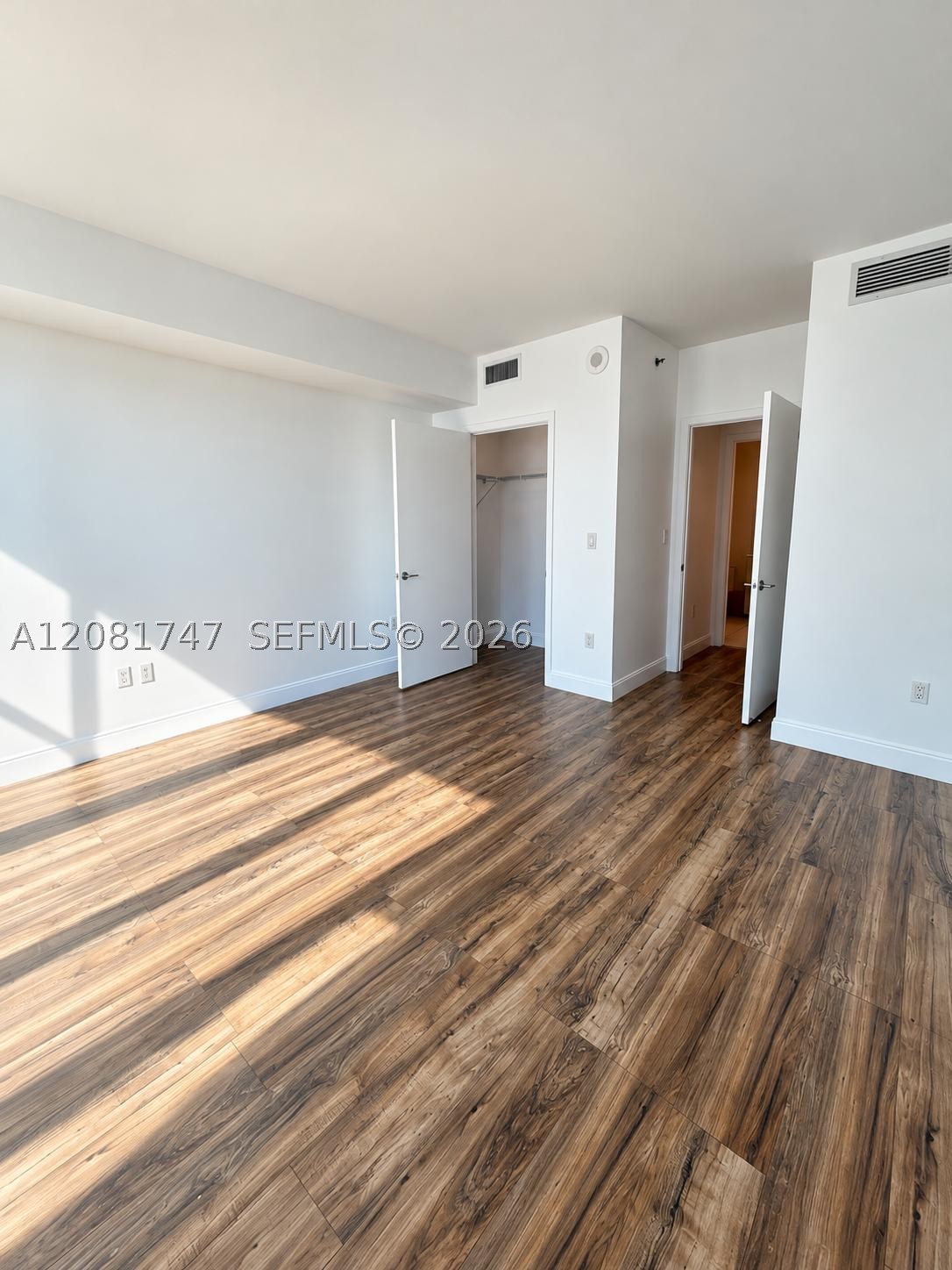 500 Brickell Ave #2504, Miami FL 33131