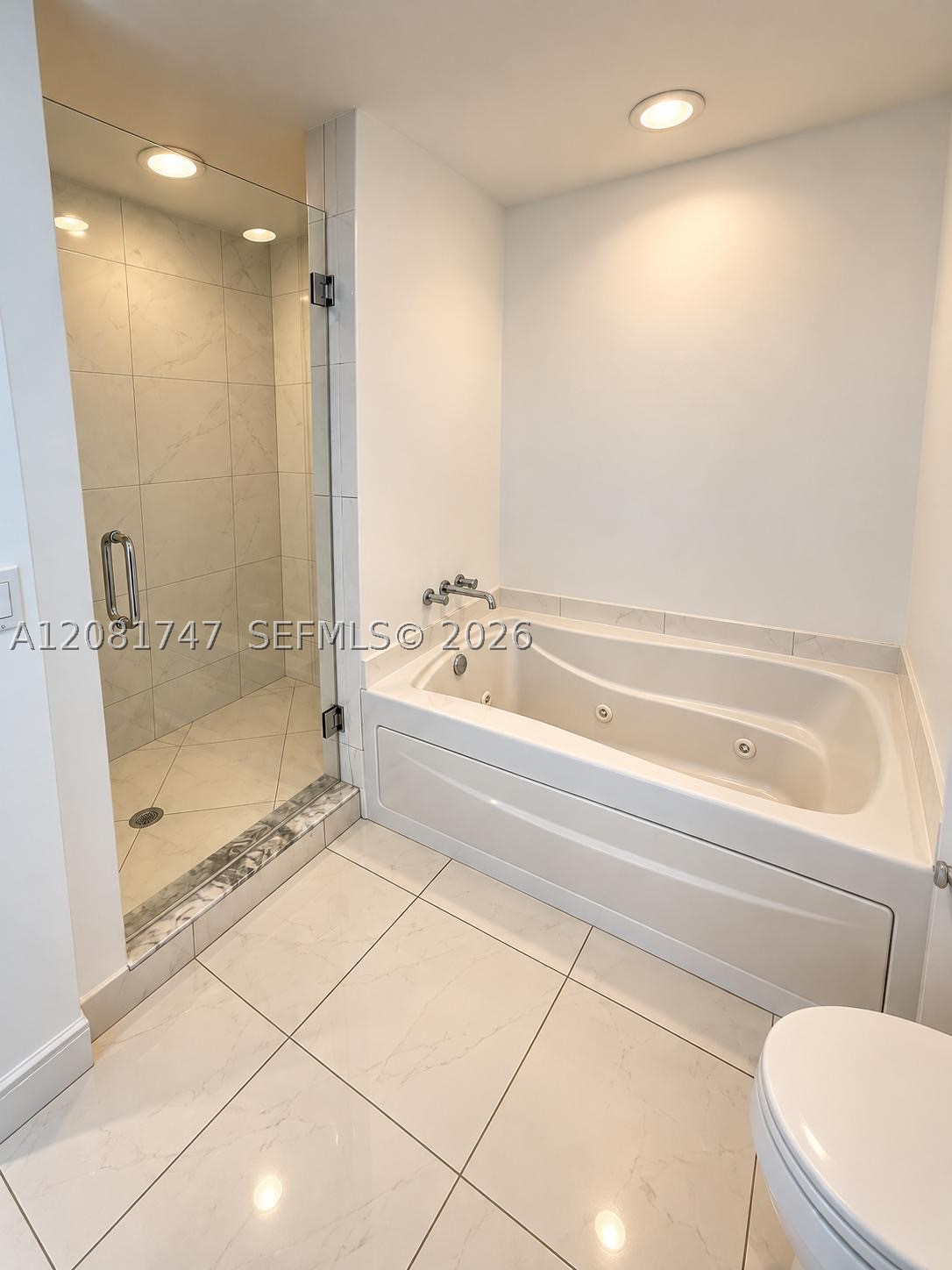 500 Brickell Ave #2504, Miami FL 33131