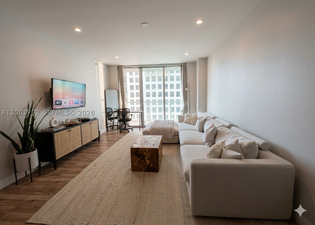 500 Brickell Ave #1806, Miami FL 33131