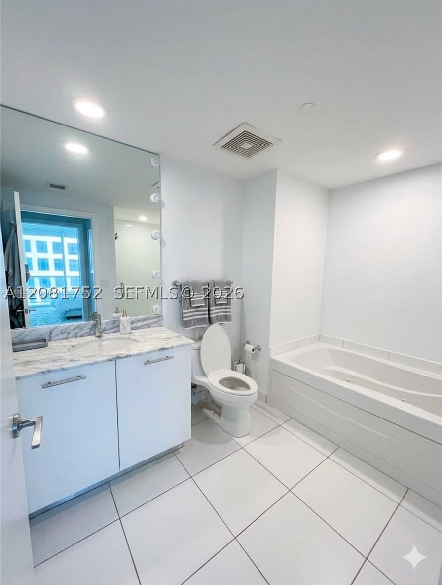 500 Brickell Ave #1806, Miami FL 33131