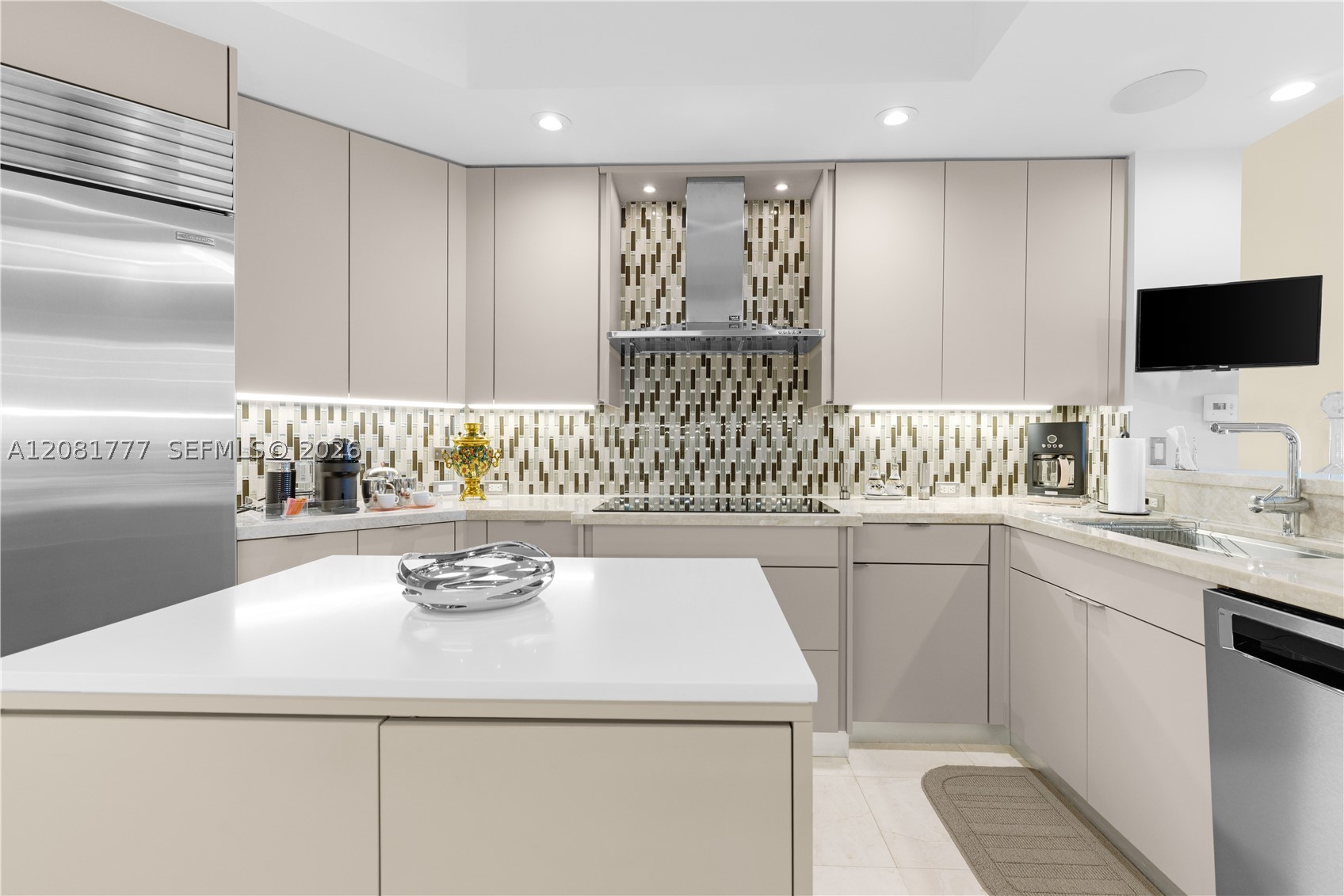 21200 NE Point Pl #1404, Aventura FL 33180