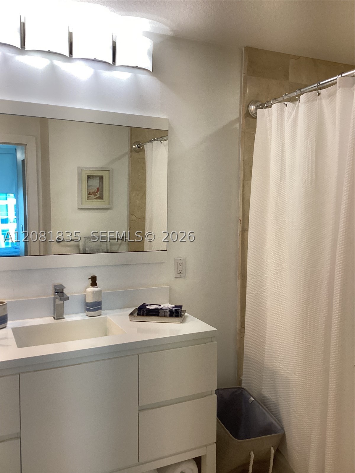Miami Beach FL 33141 - A12081835