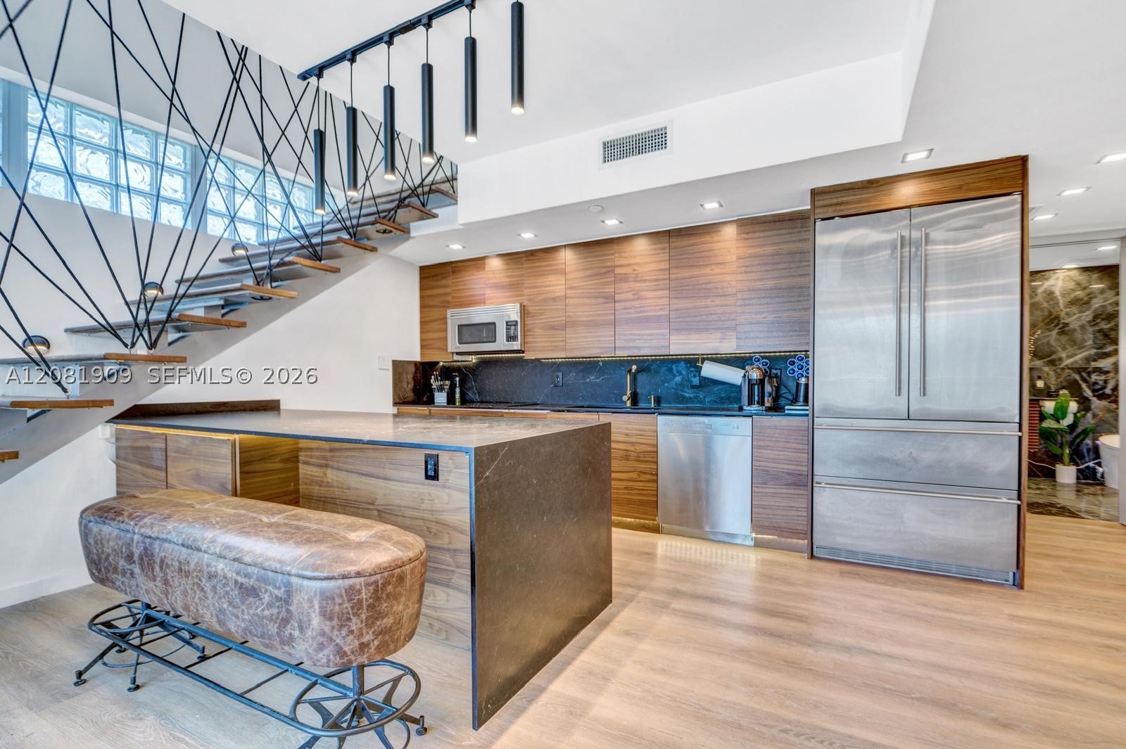 92 SW 3rd St #901, Miami FL 33130