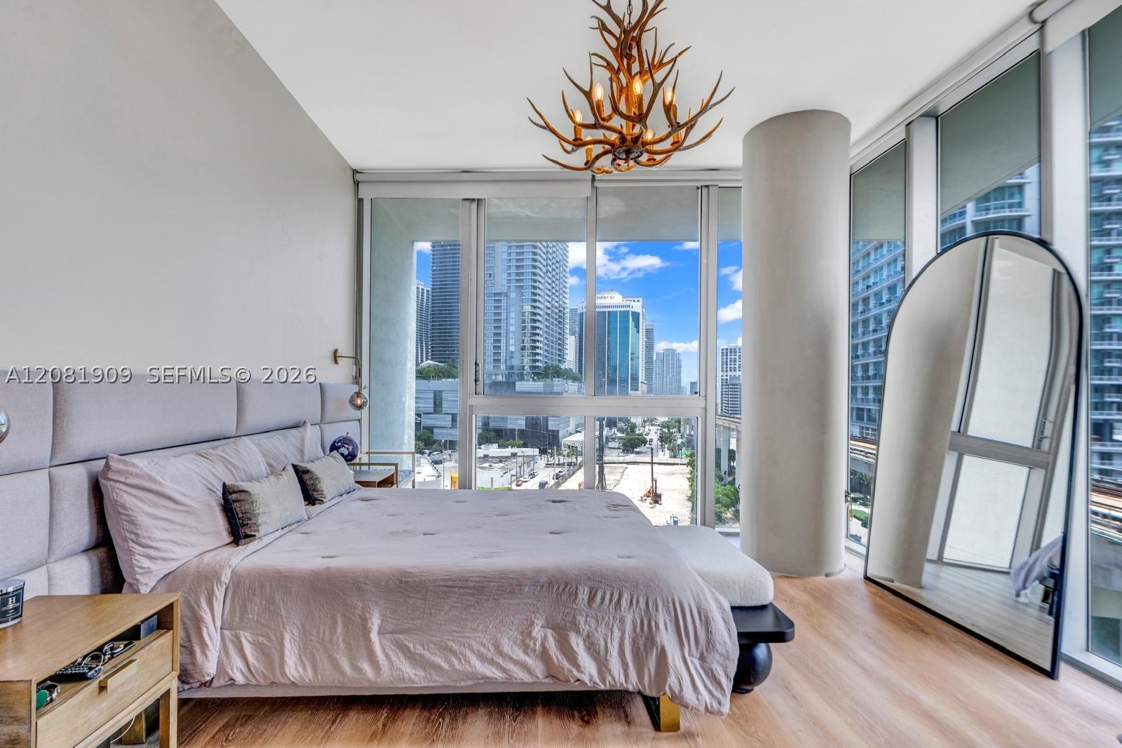 92 SW 3rd St #901, Miami FL 33130