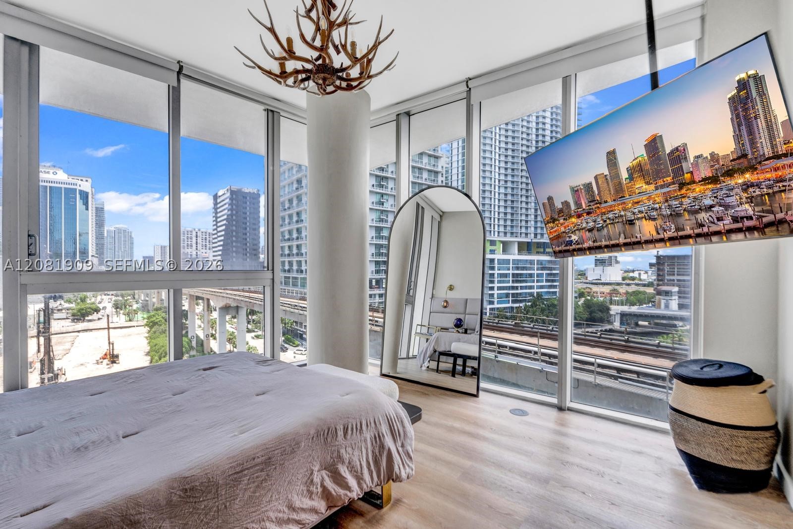 92 SW 3rd St #901, Miami FL 33130