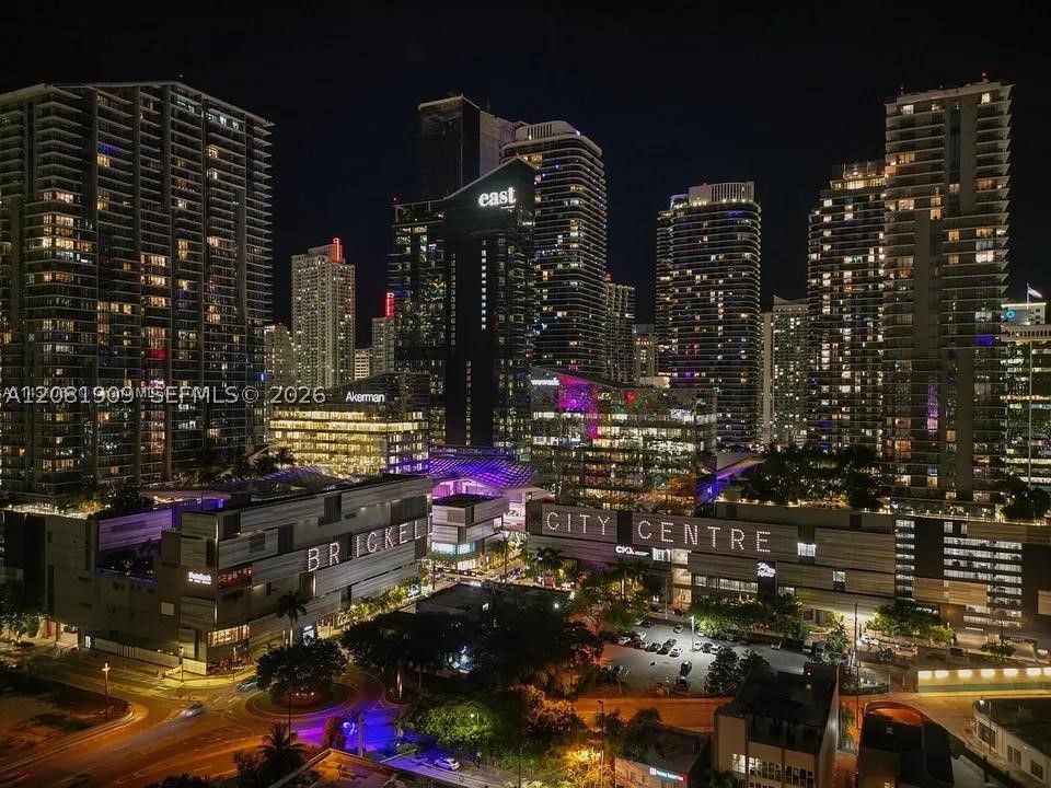 92 SW 3rd St #901, Miami FL 33130