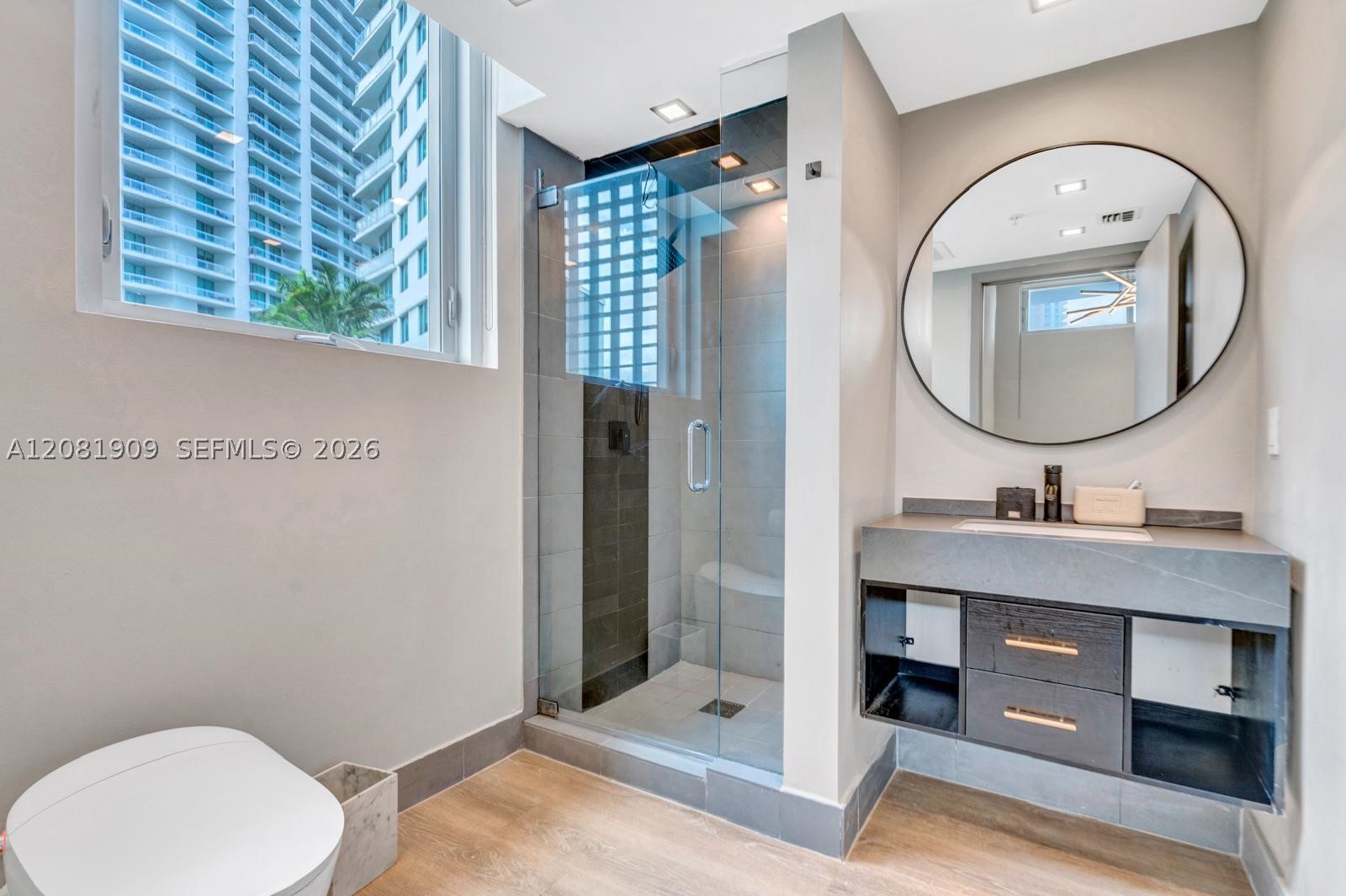 92 SW 3rd St #901, Miami FL 33130