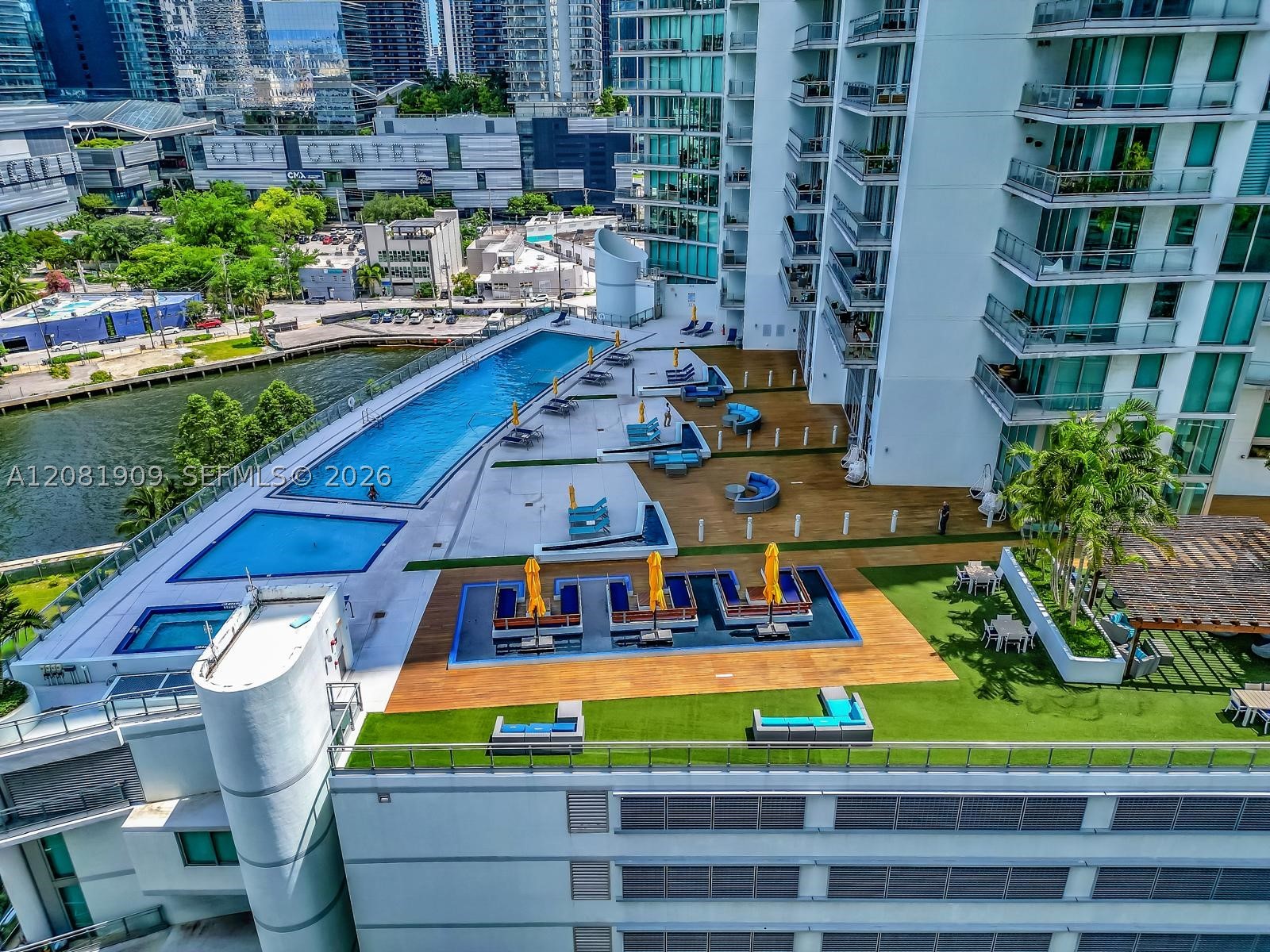 92 SW 3rd St #901, Miami FL 33130