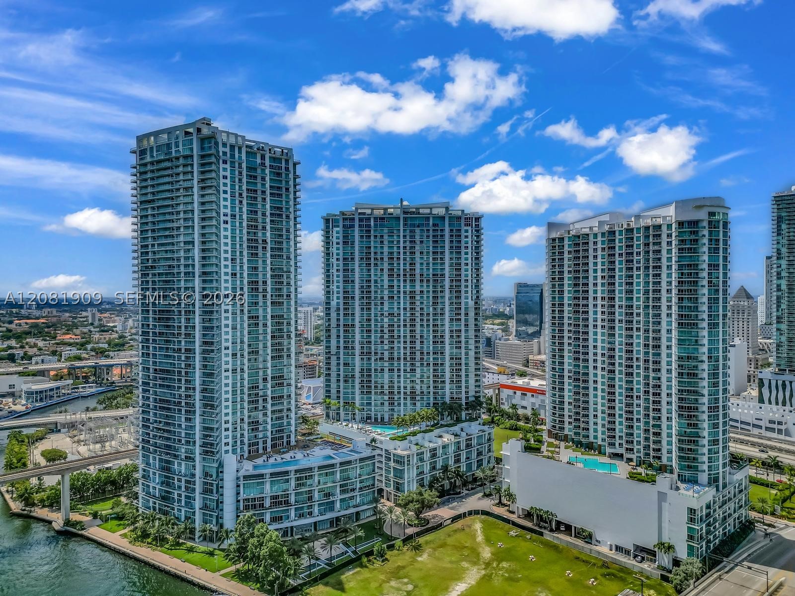 92 SW 3rd St #901, Miami FL 33130