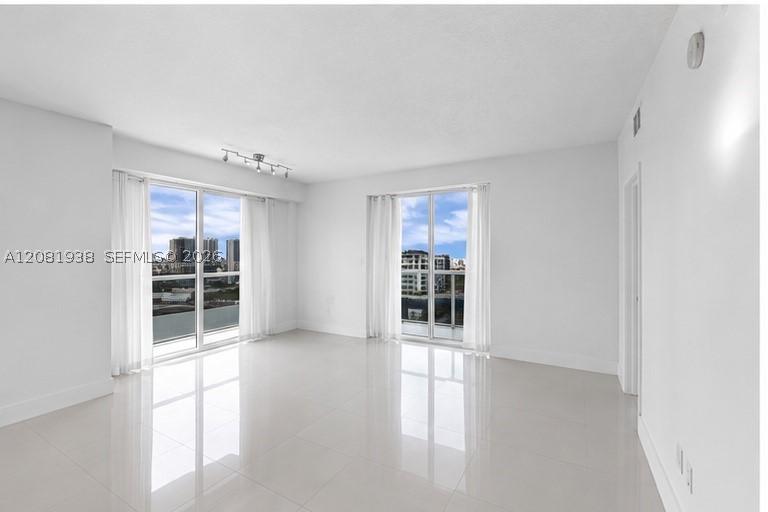 1900 N Bayshore Dr #2111, Miami FL 33132