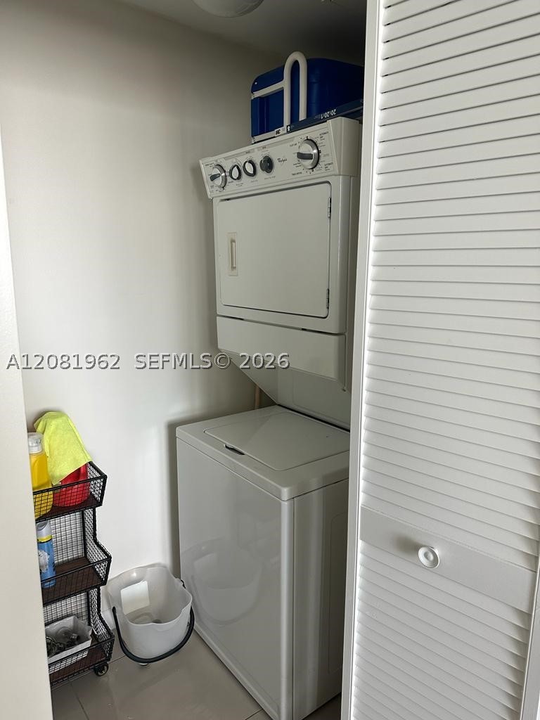 253 NE 2nd St #1402, Miami FL 33132