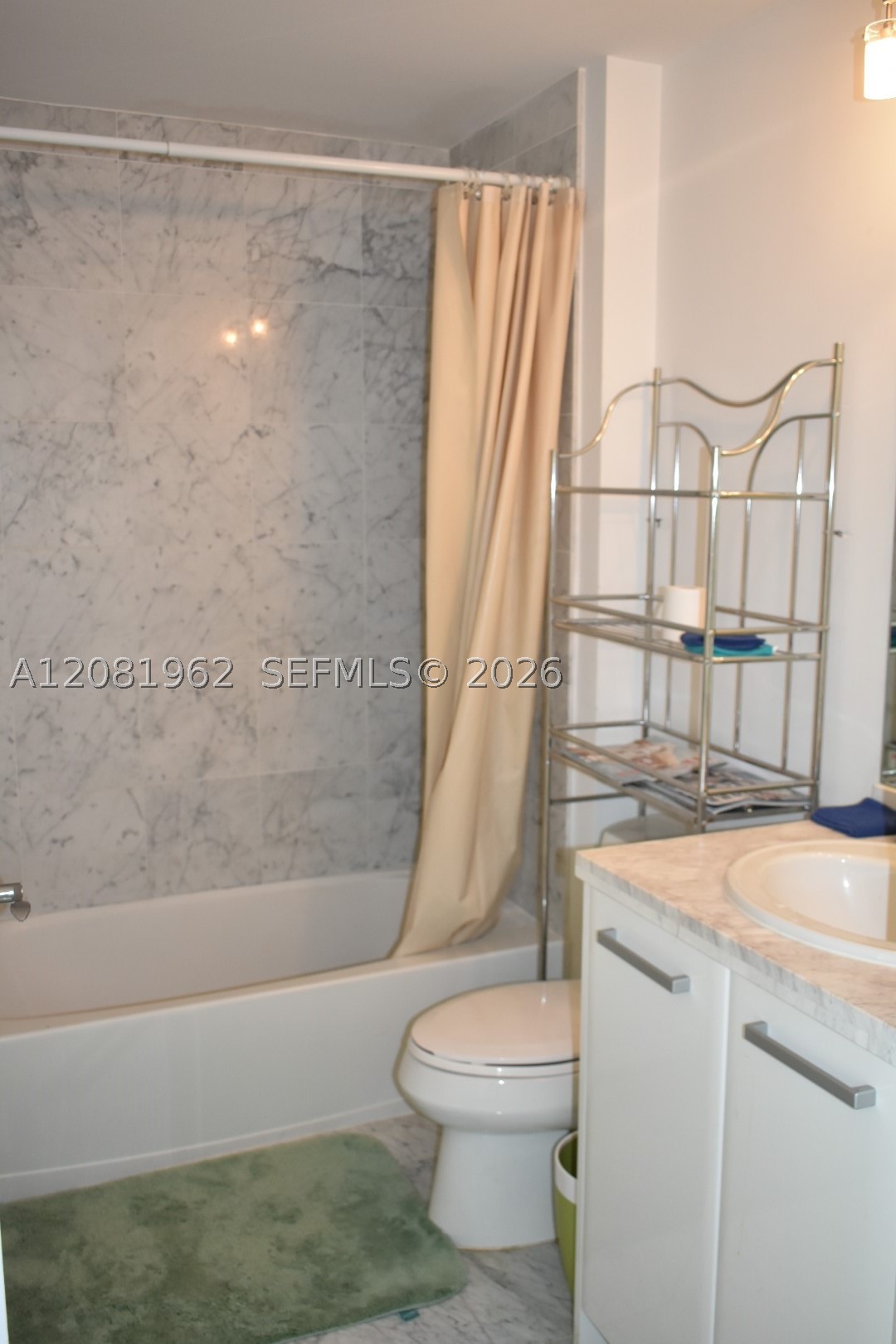 253 NE 2nd St #1402, Miami FL 33132