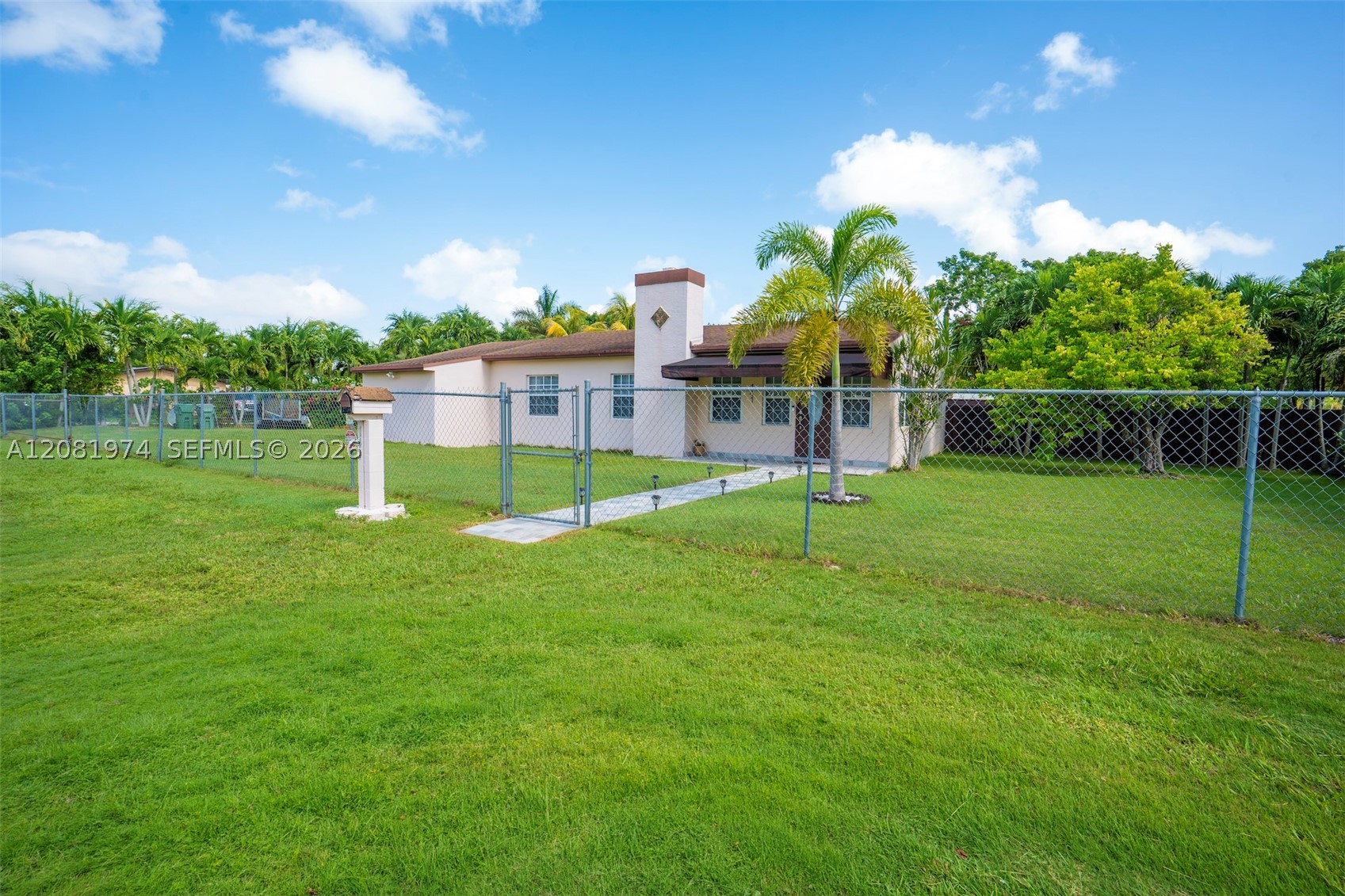 141 NE 14th St, Homestead FL 33030