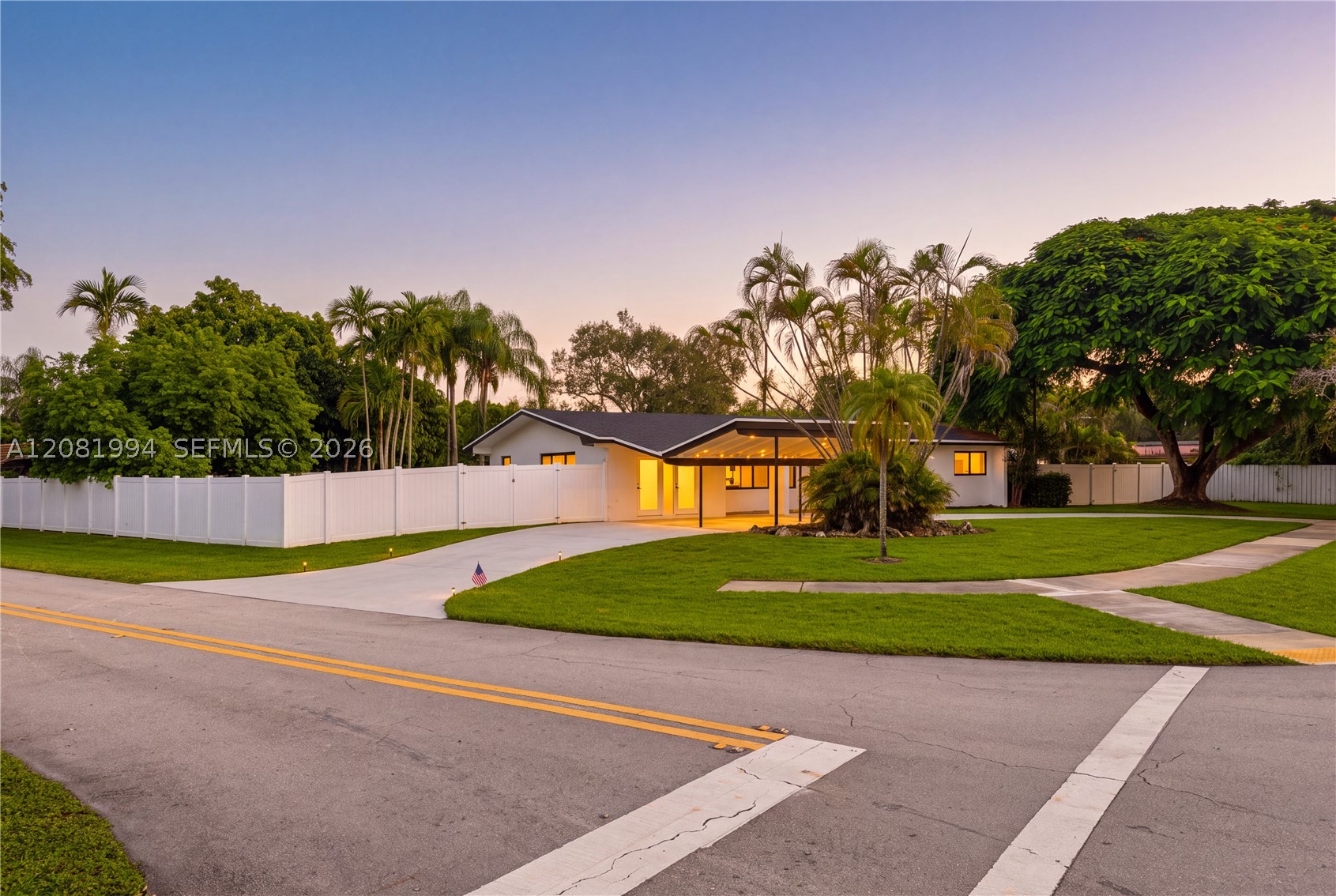 8201 SW 151st St, Palmetto Bay FL 33158