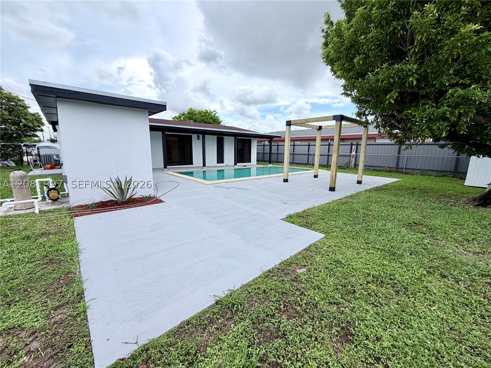 3210 SW 94th Ct, Miami FL 33165
